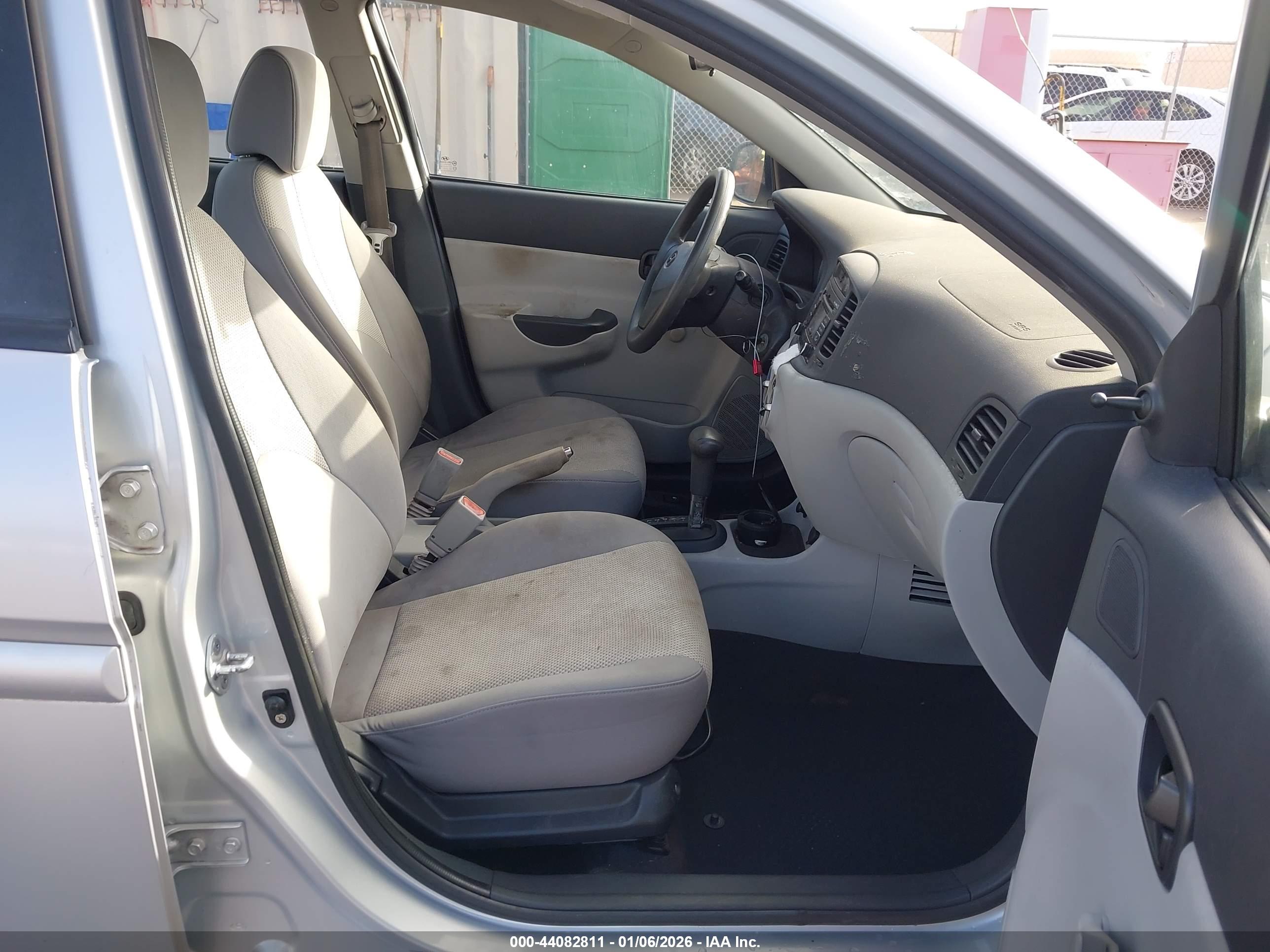HYUNDAI ACCENT image 5