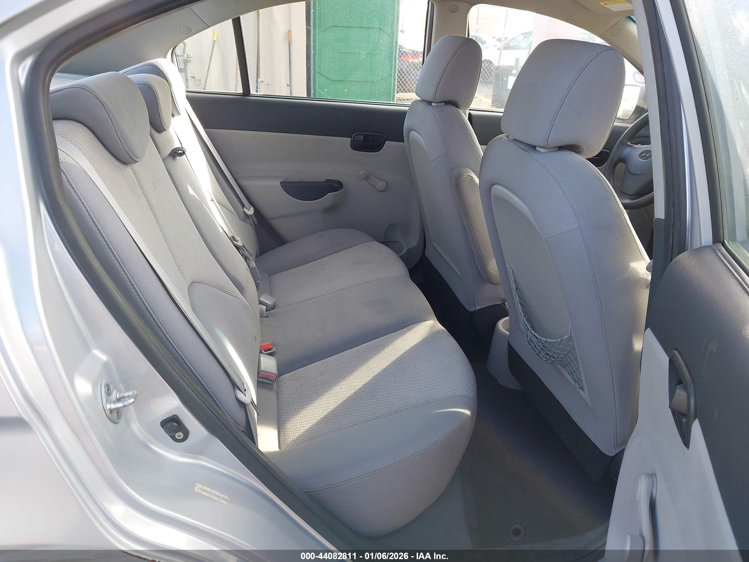 HYUNDAI ACCENT image 8