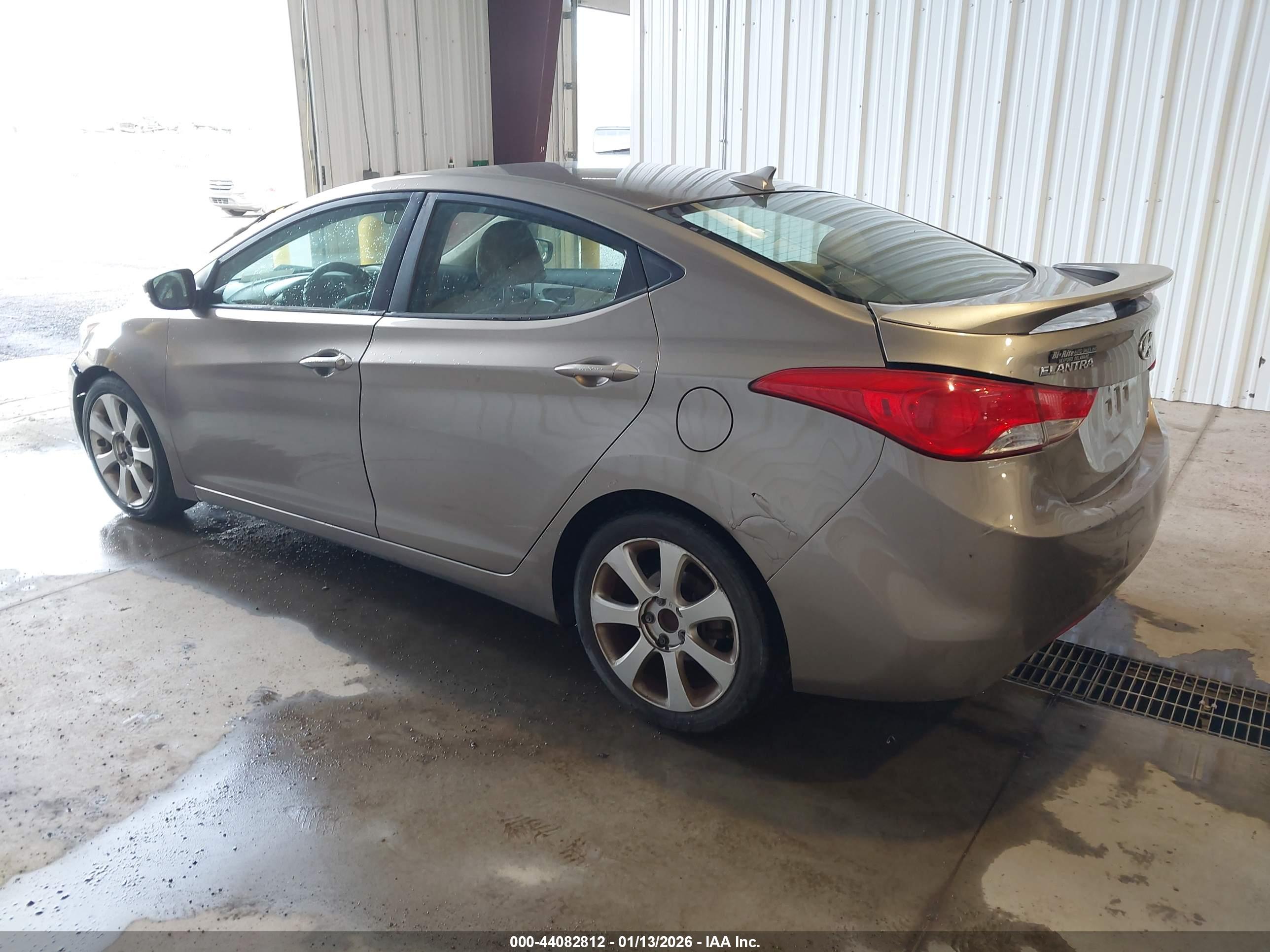 HYUNDAI ELANTRA image 3