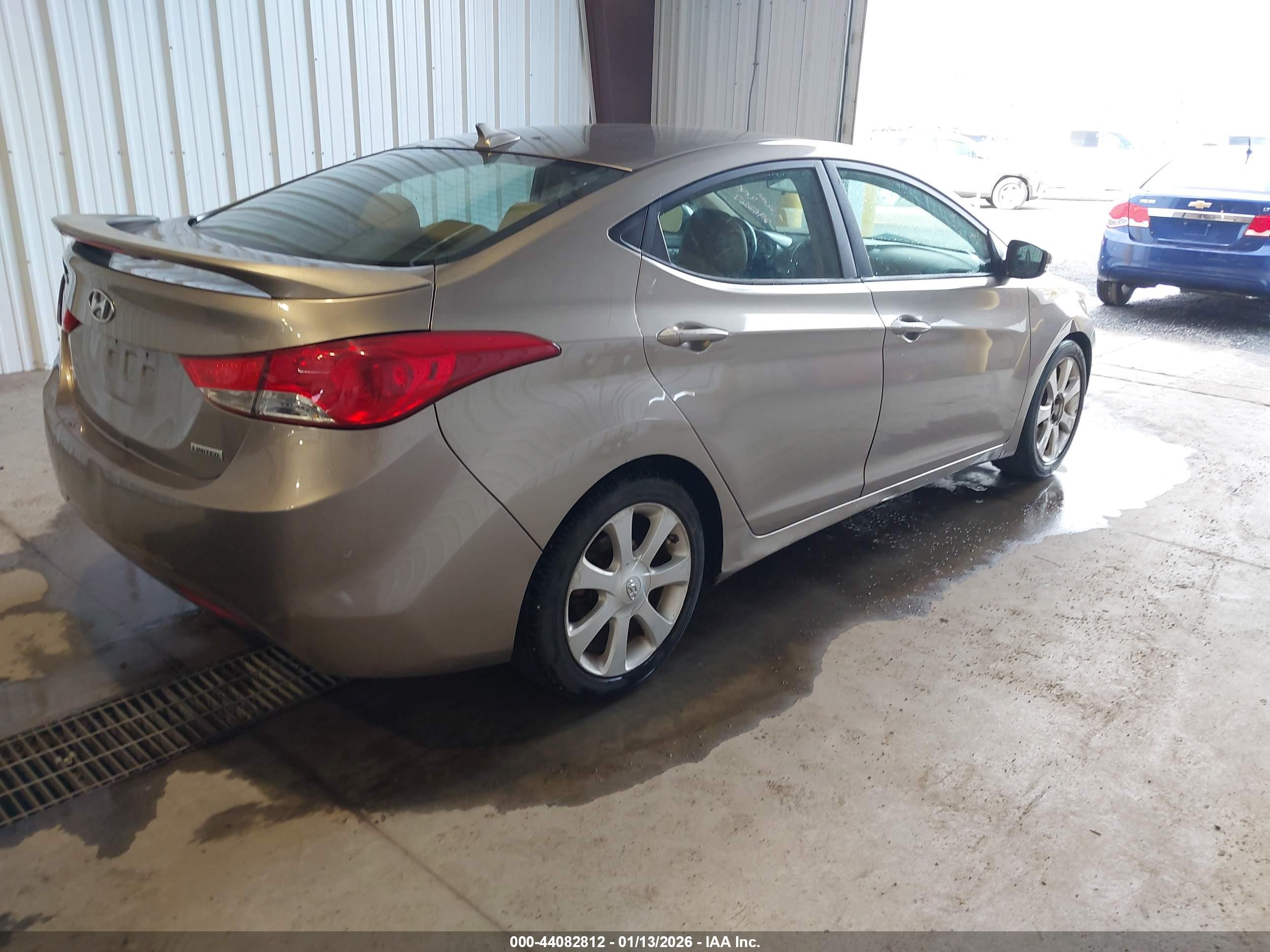 HYUNDAI ELANTRA image 4