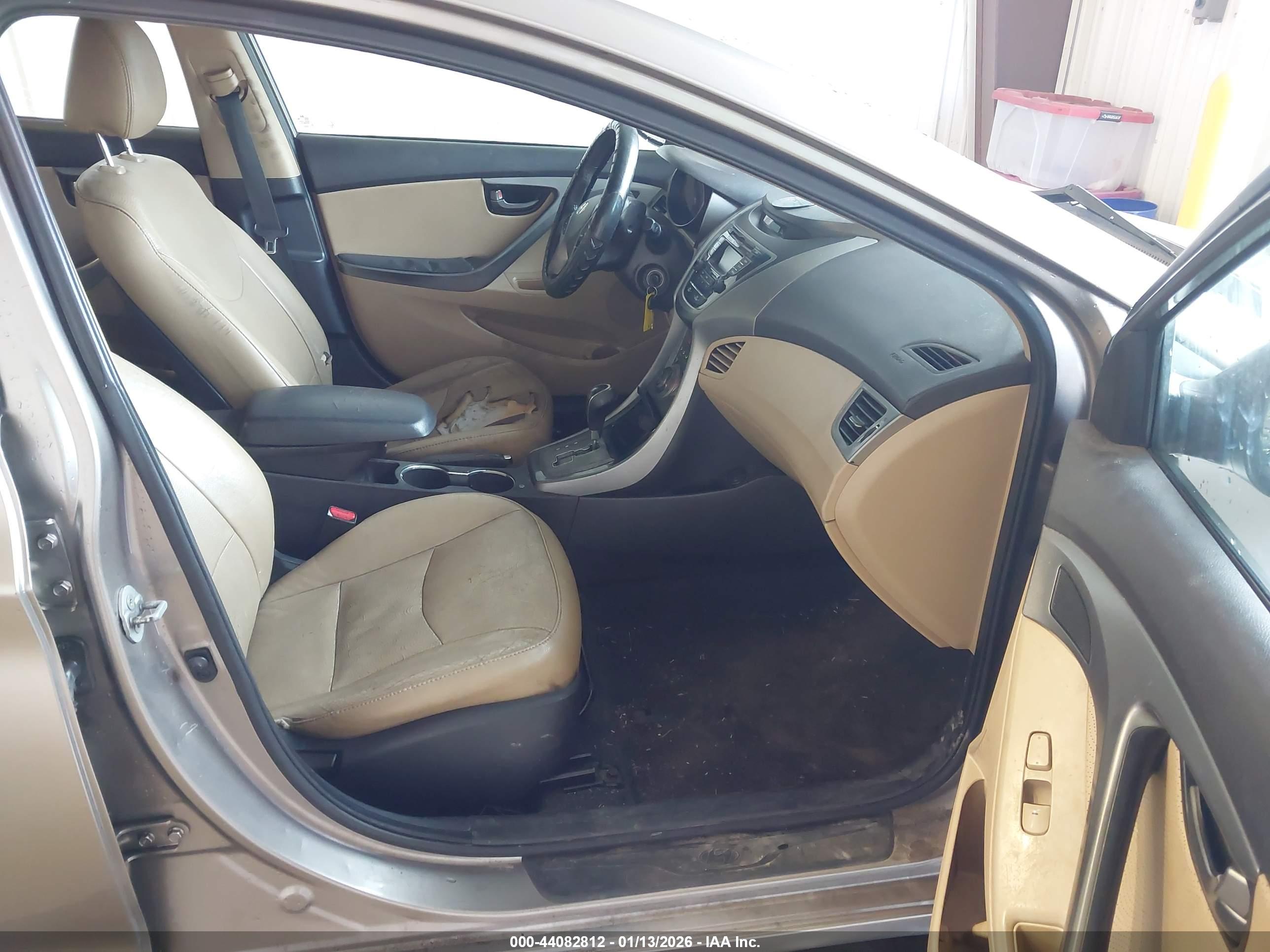 HYUNDAI ELANTRA image 5