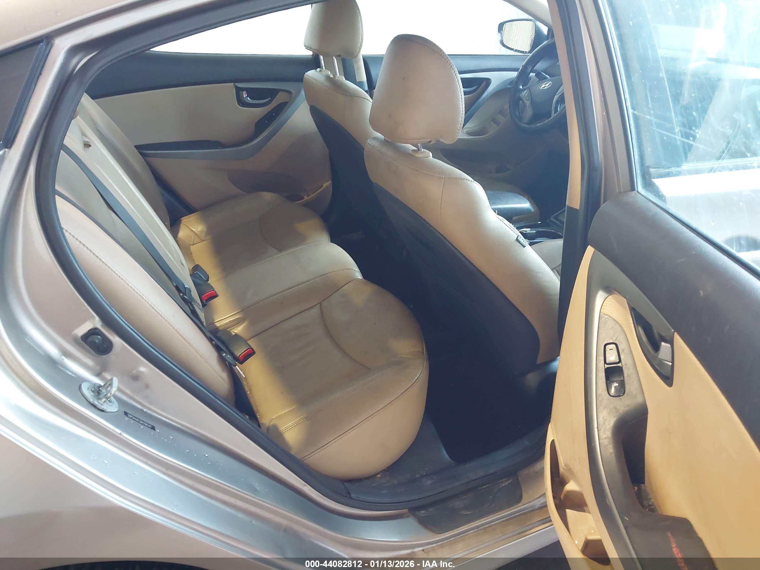 HYUNDAI ELANTRA image 8