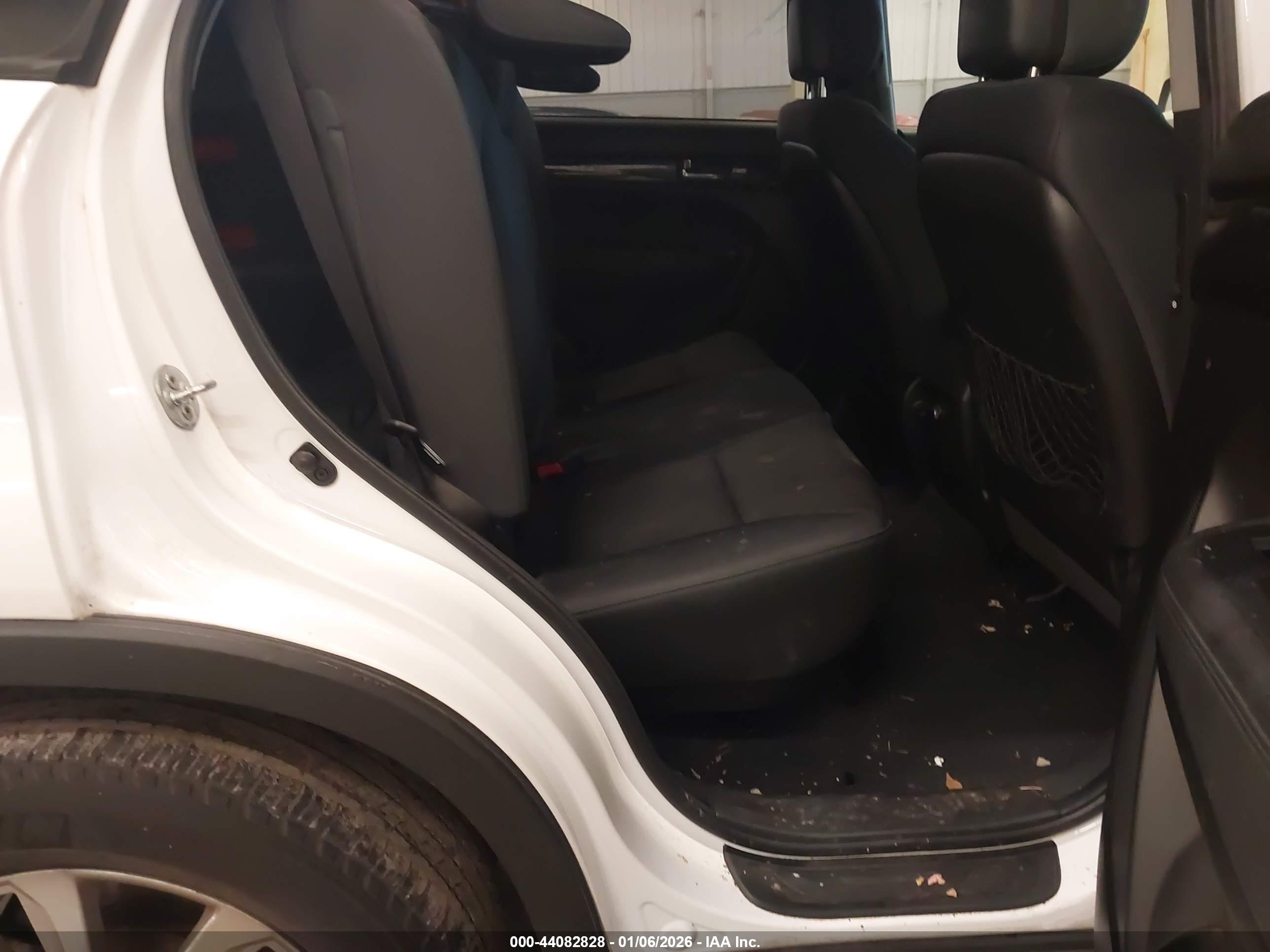KIA SORENTO image 8