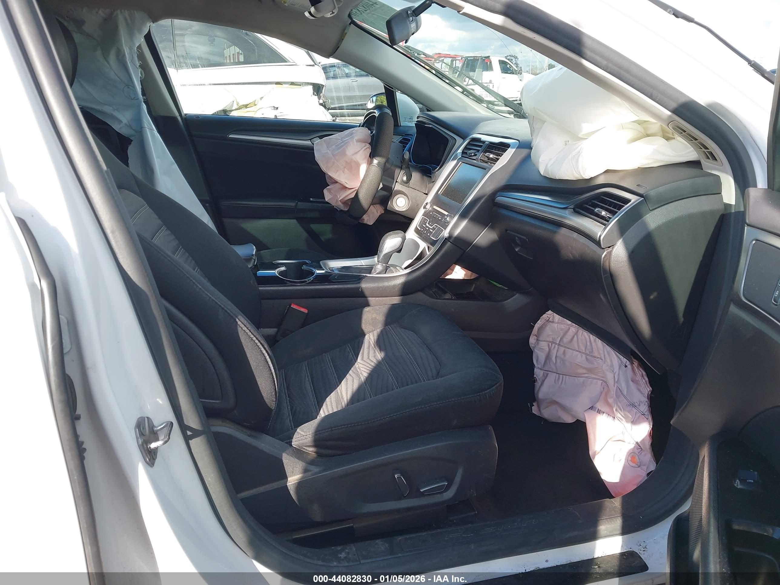 FORD FUSION image 5