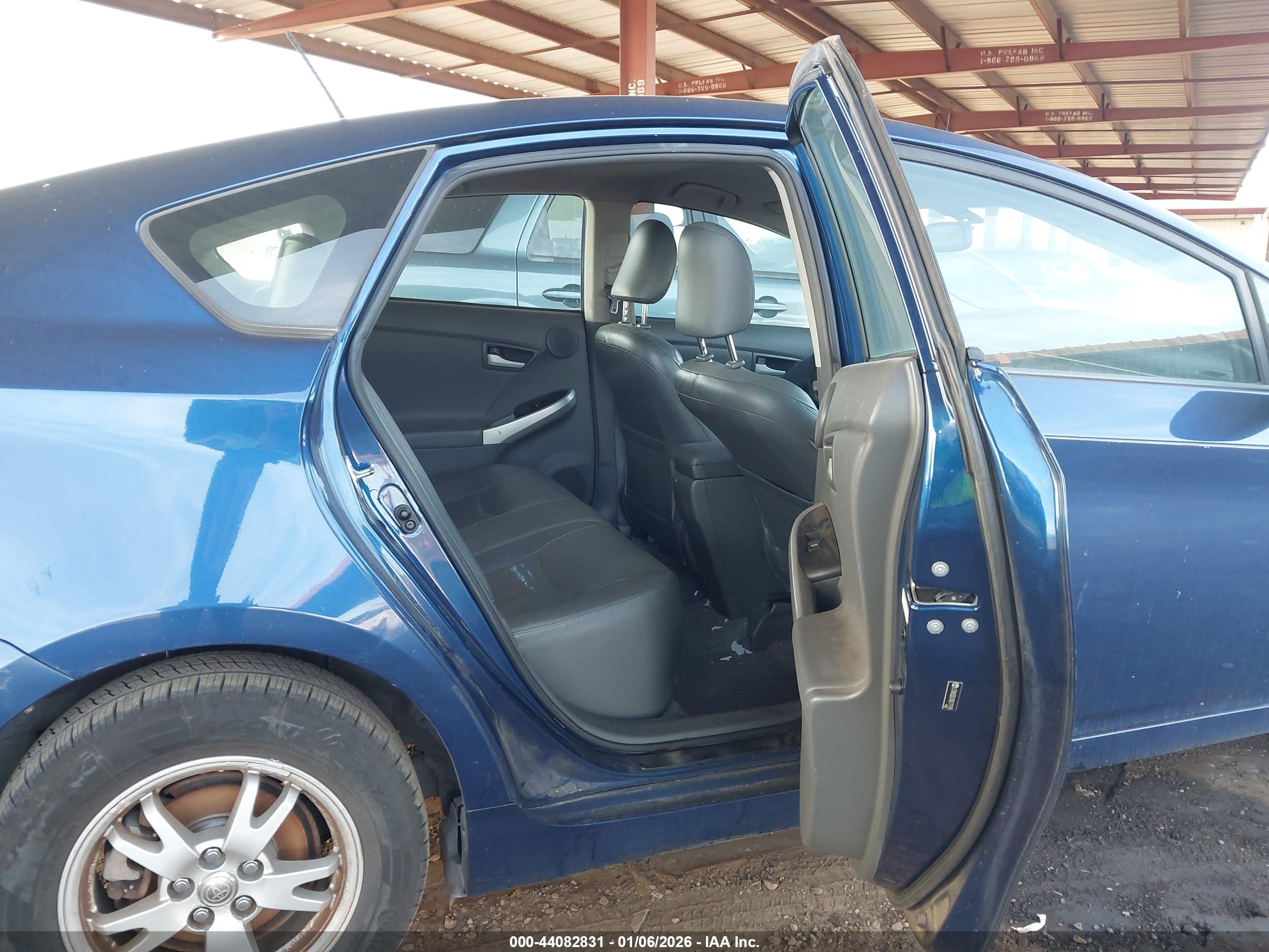 TOYOTA PRIUS image 8