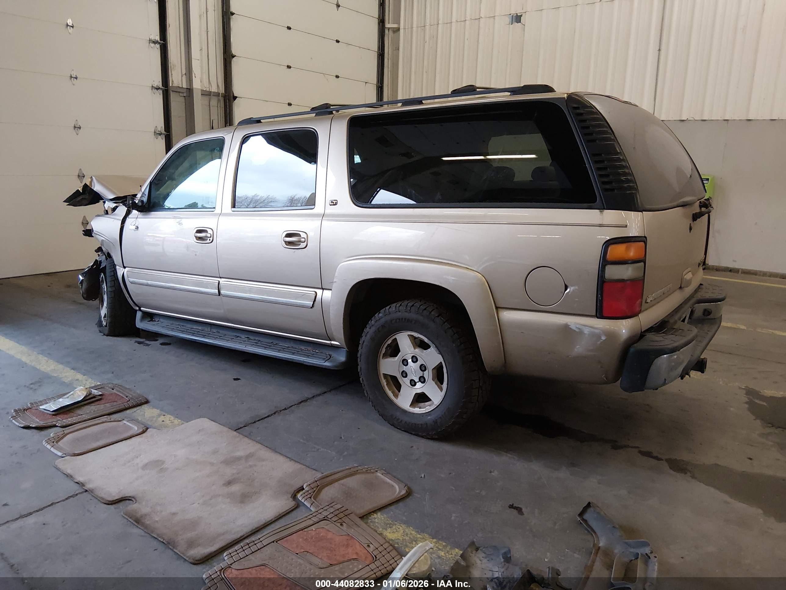 CHEVROLET SUBURBAN image 3