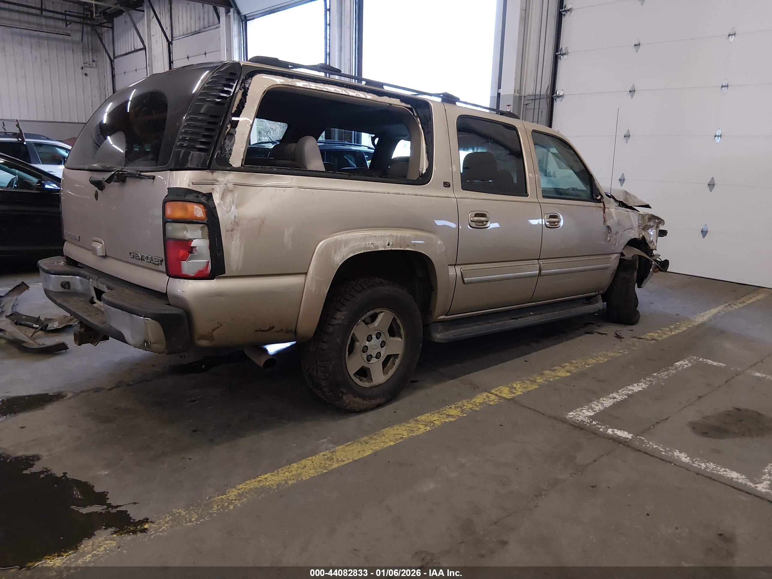 CHEVROLET SUBURBAN image 4