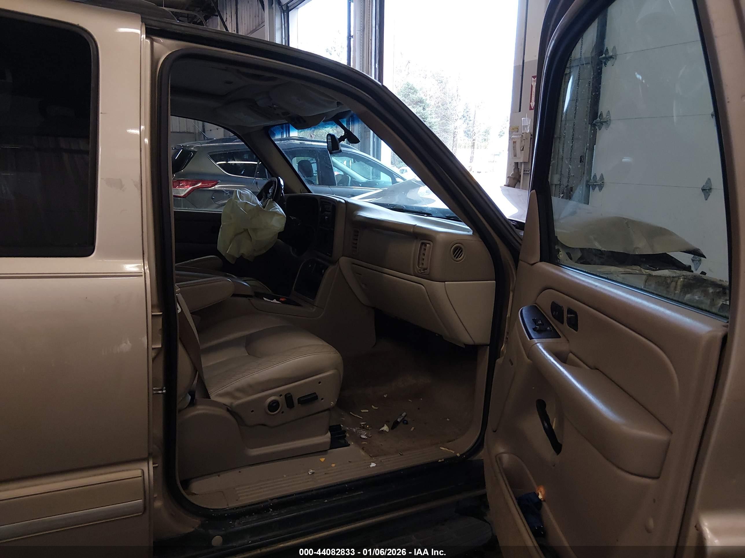 CHEVROLET SUBURBAN image 5