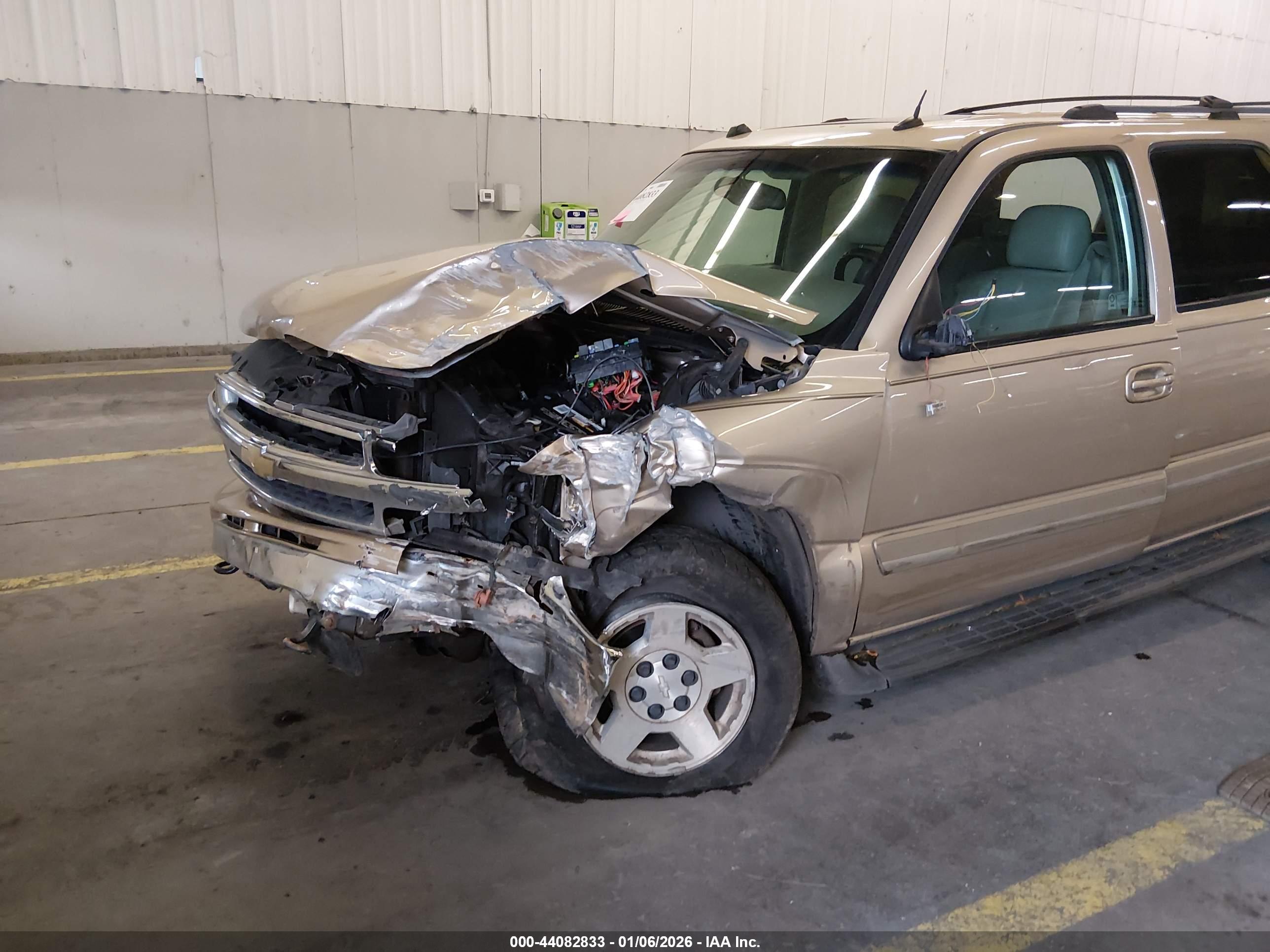 CHEVROLET SUBURBAN image 6