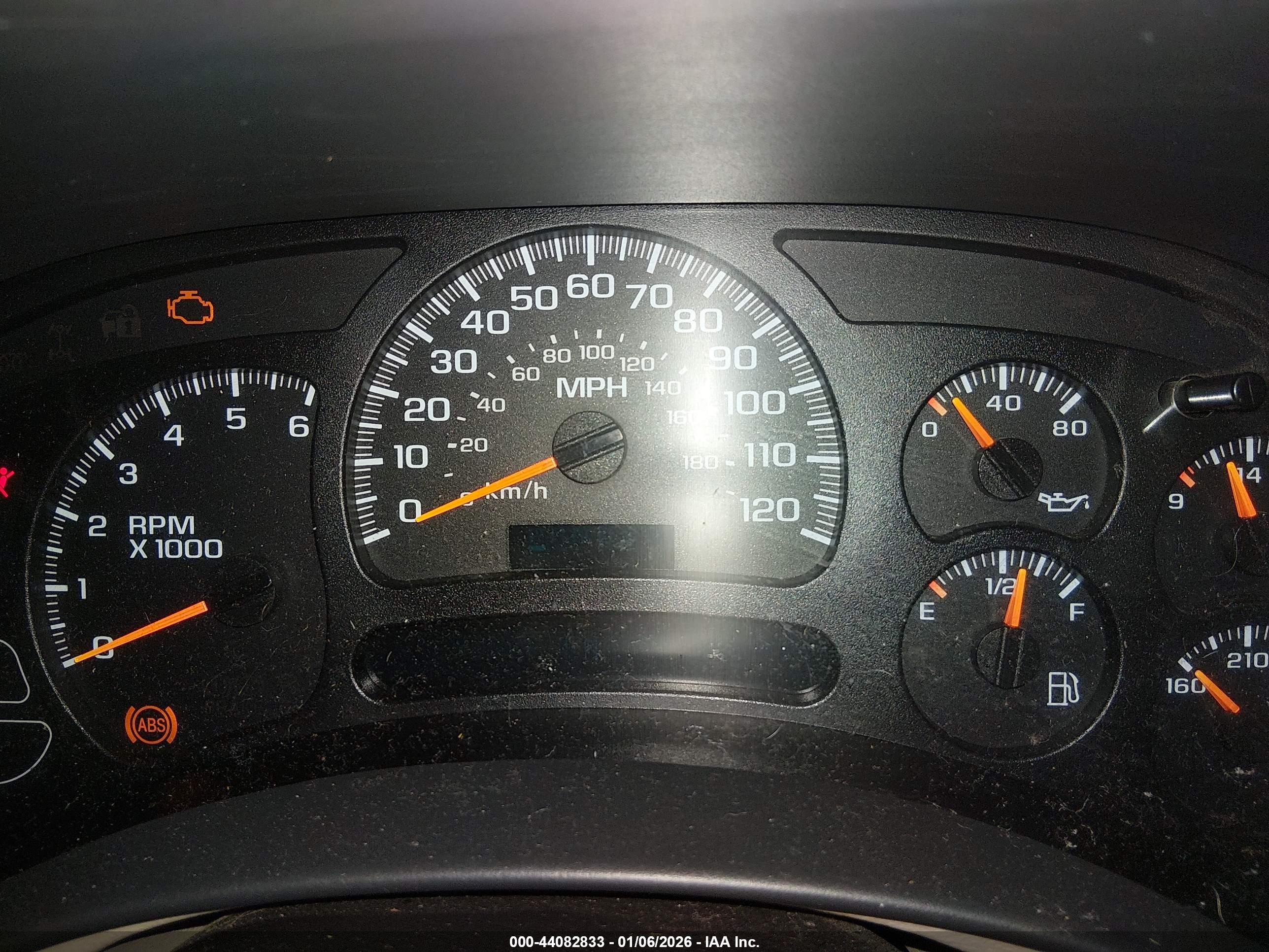 CHEVROLET SUBURBAN image 7