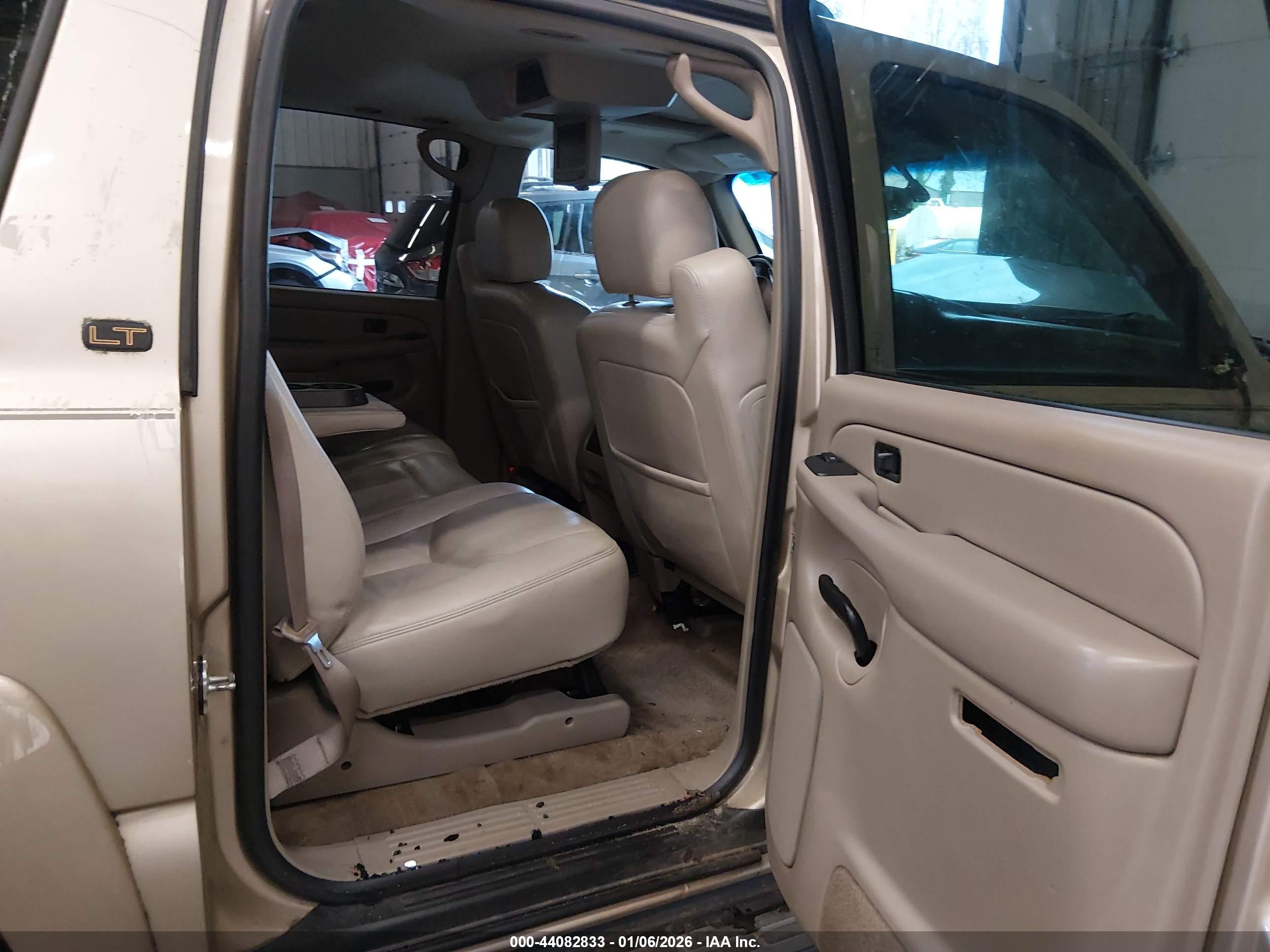 CHEVROLET SUBURBAN image 8