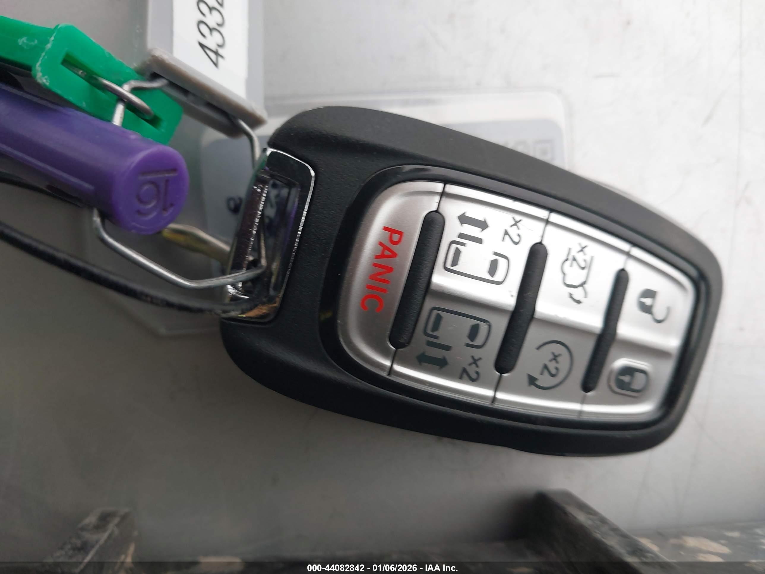 CHRYSLER PACIFICA image 11