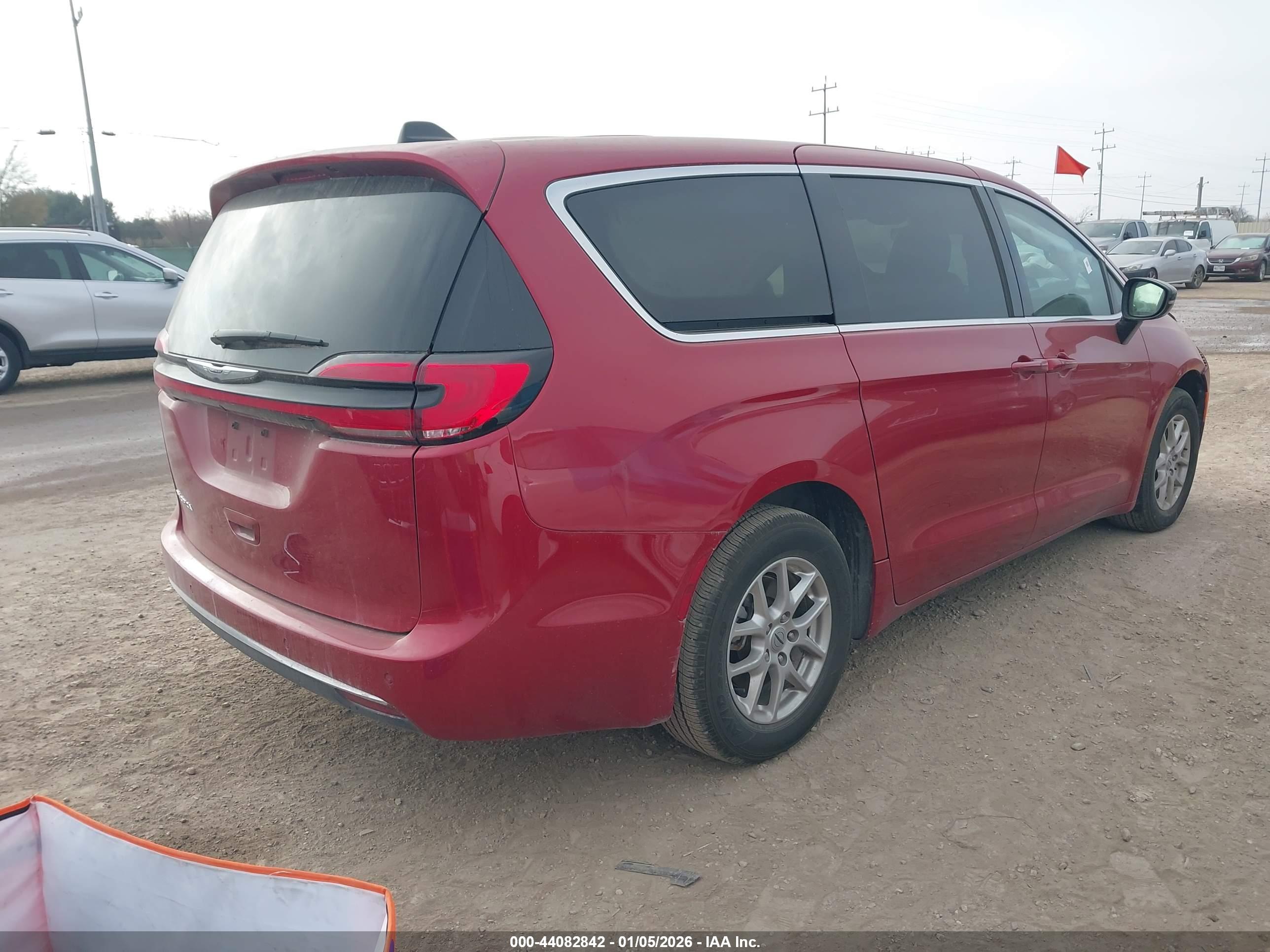 CHRYSLER PACIFICA image 4