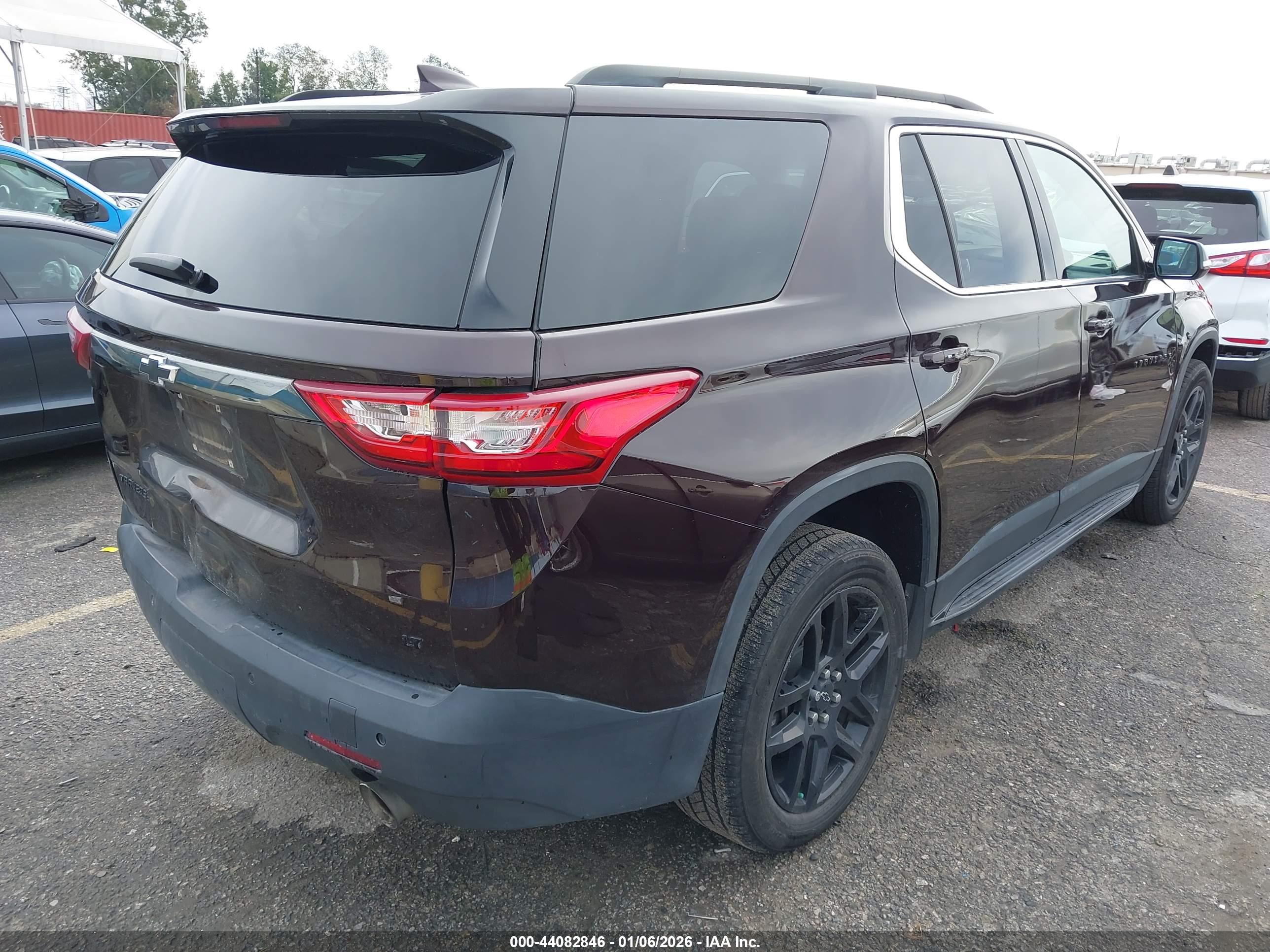 CHEVROLET TRAVERSE image 4