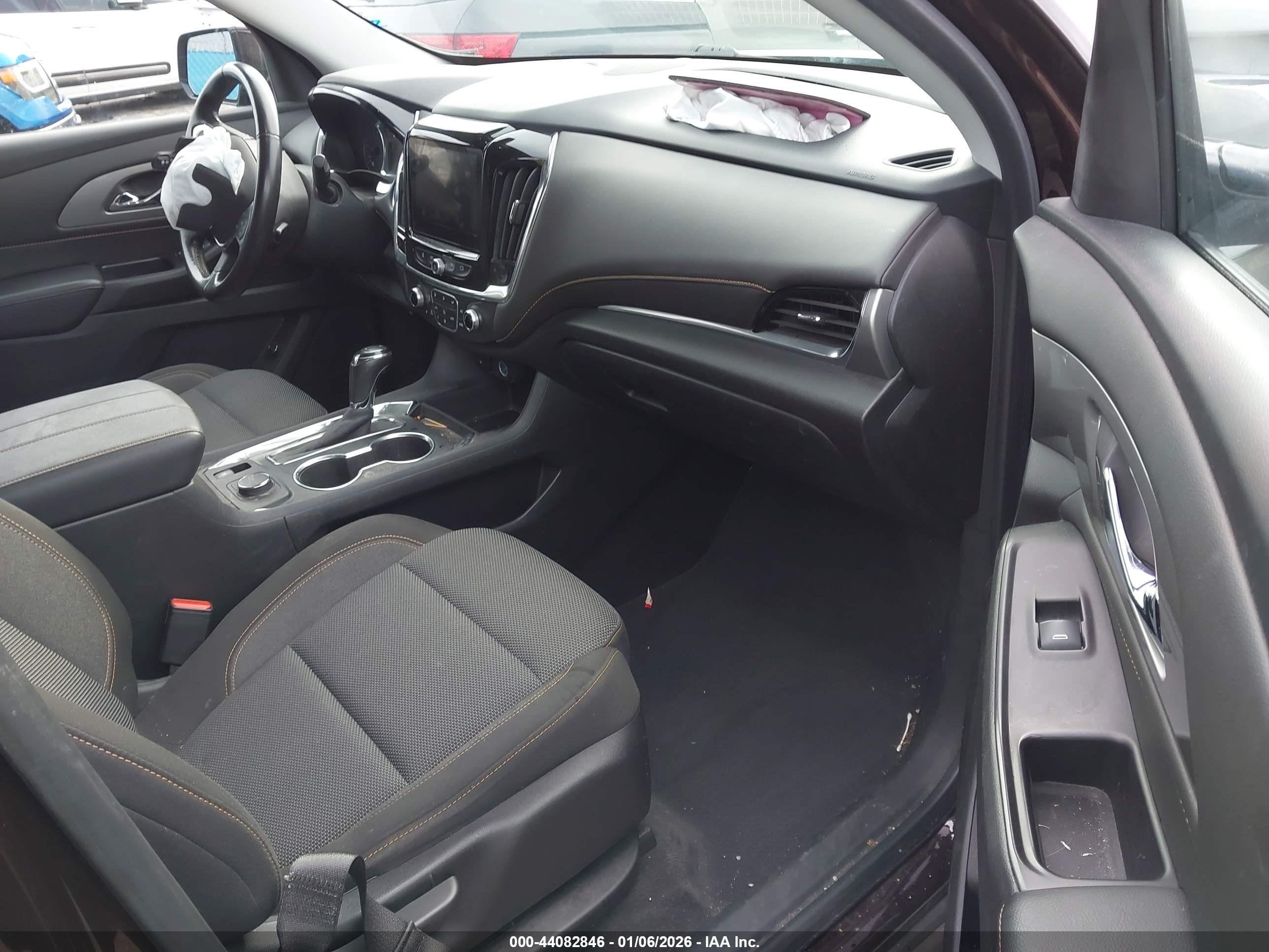 CHEVROLET TRAVERSE image 5