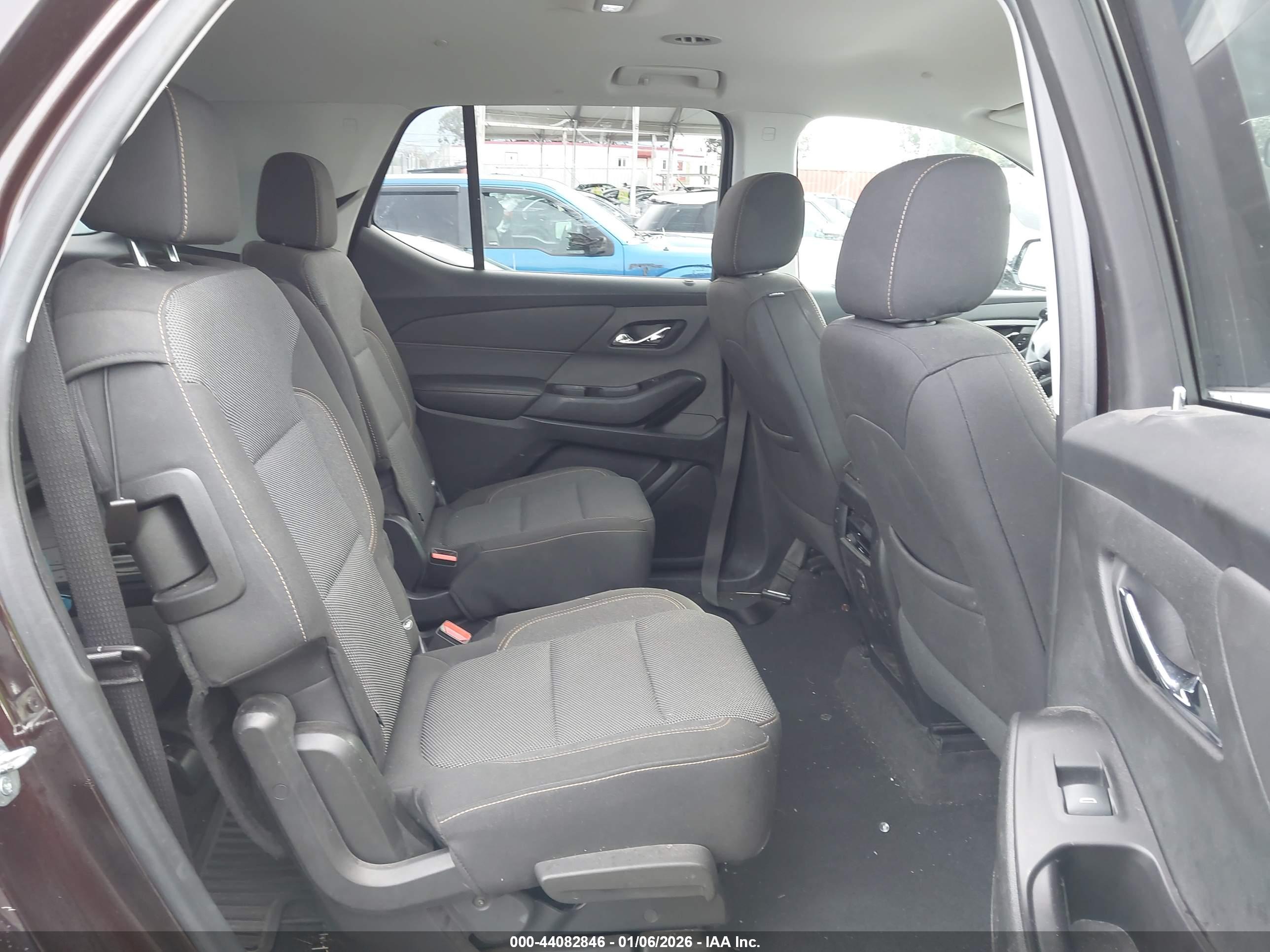 CHEVROLET TRAVERSE image 8