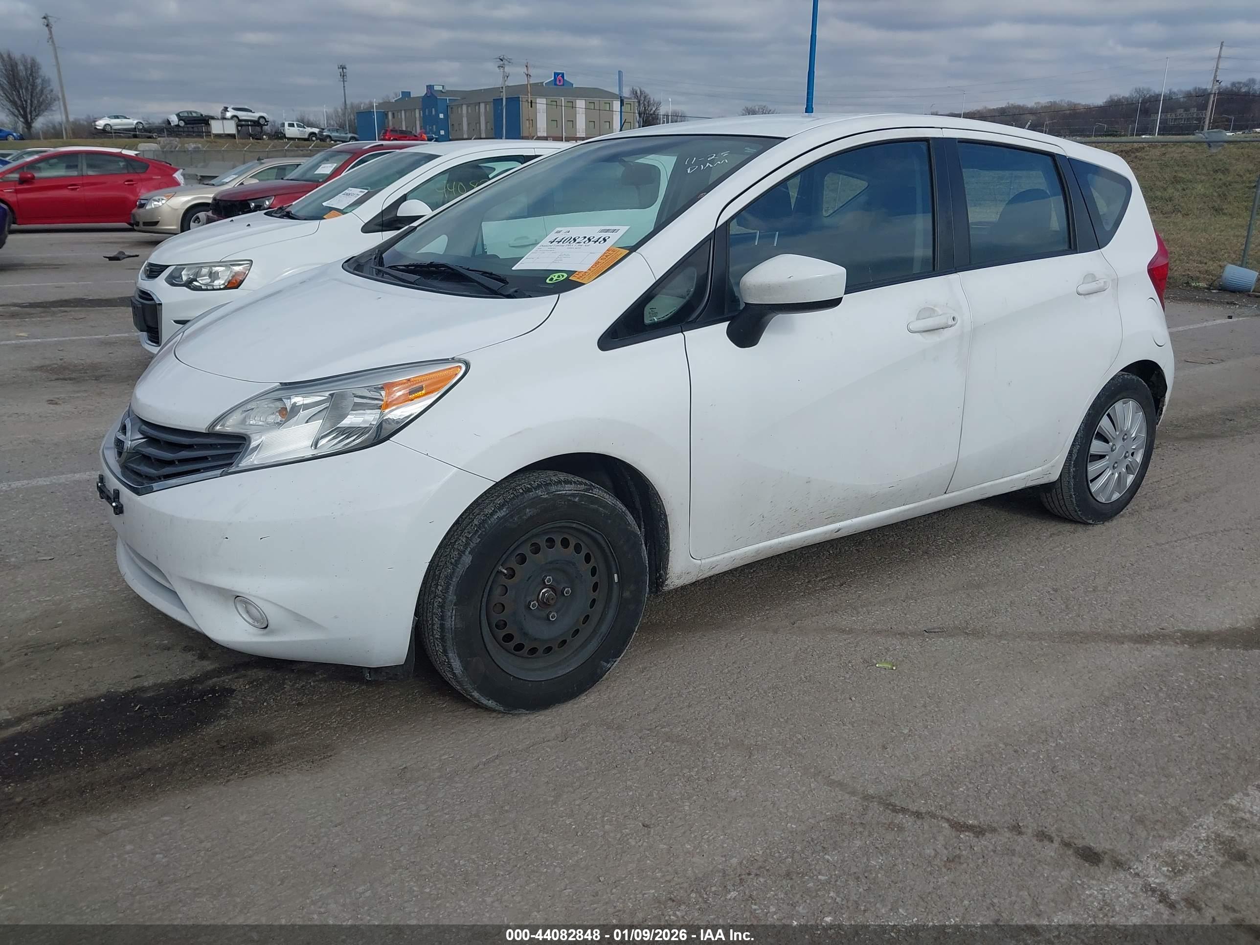 NISSAN VERSA image 2