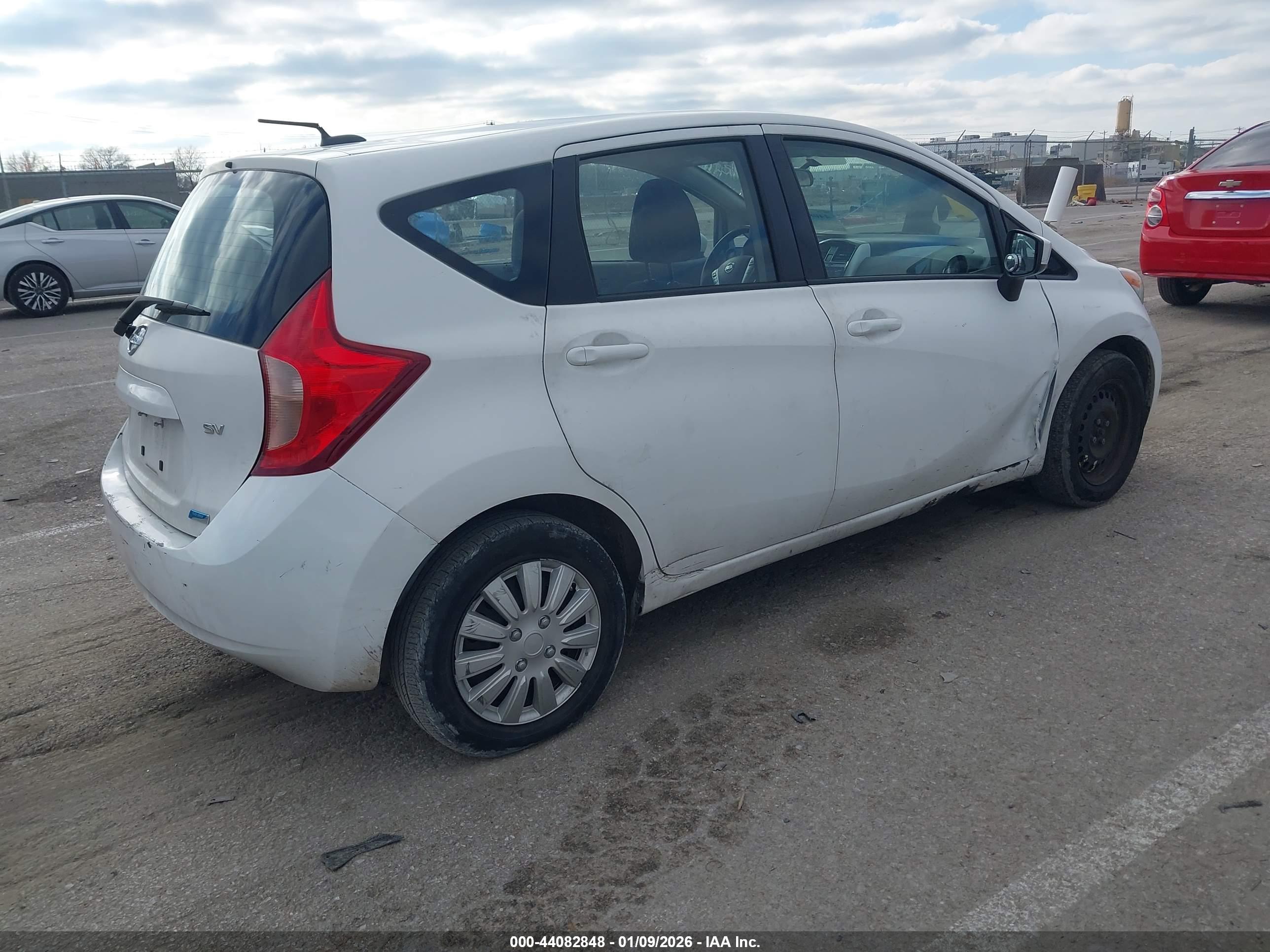 NISSAN VERSA image 4