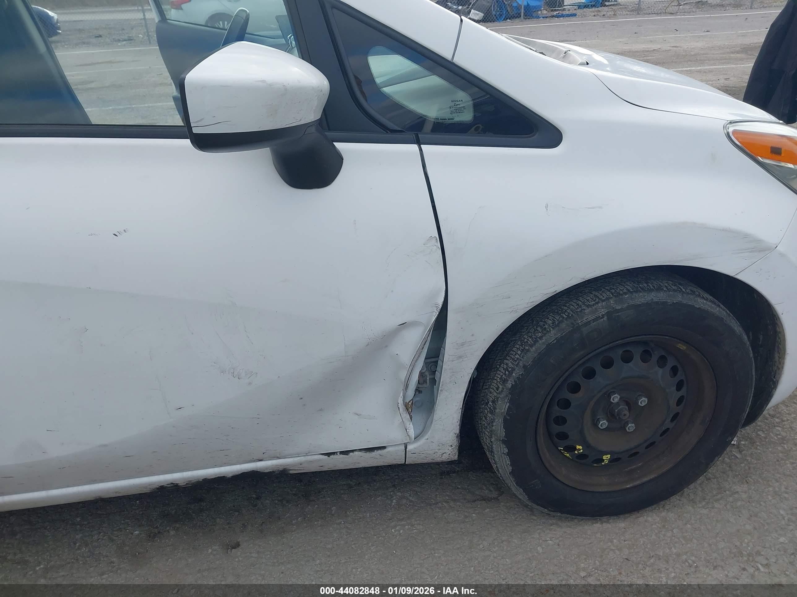 NISSAN VERSA image 6