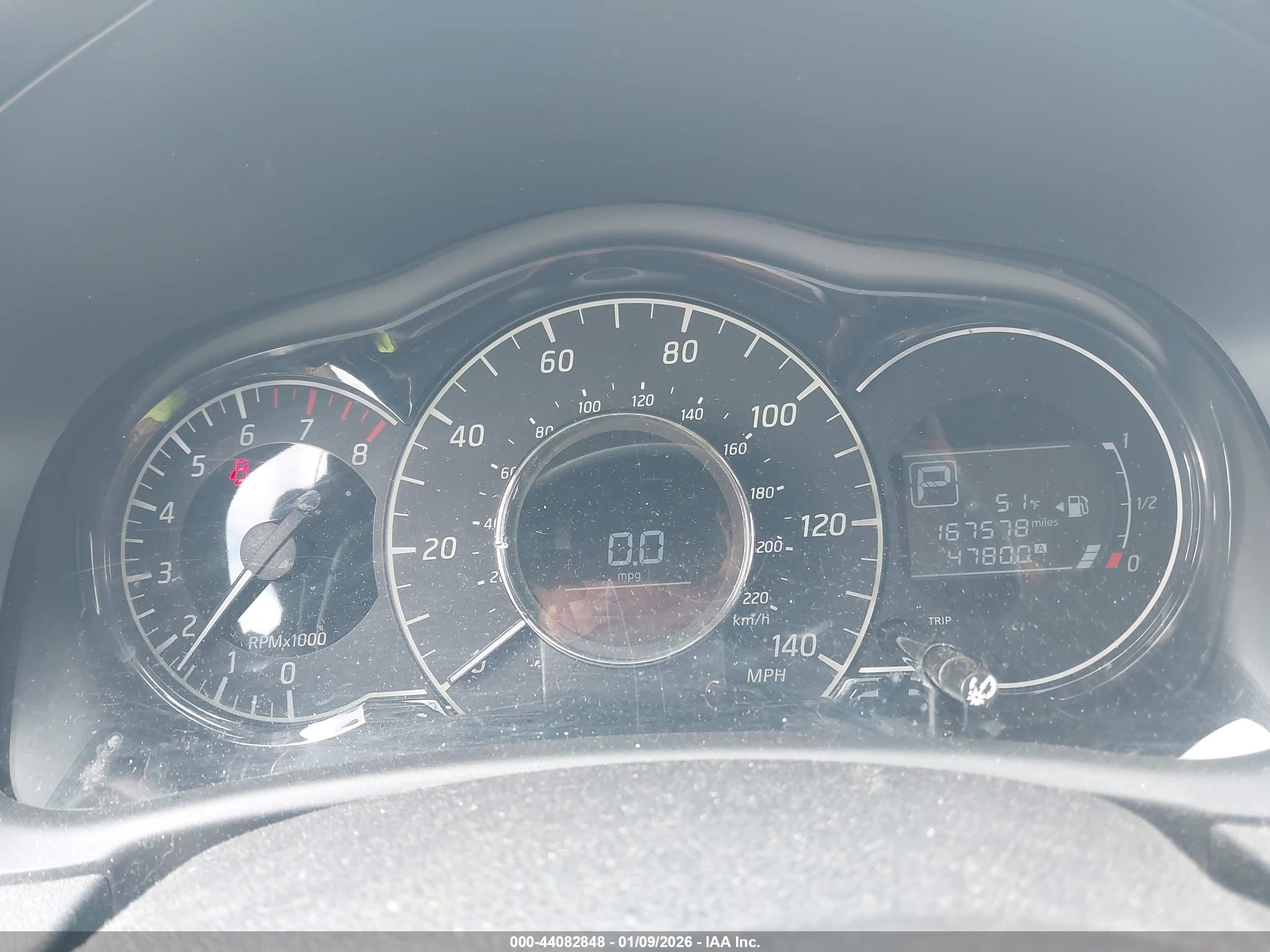 NISSAN VERSA image 7
