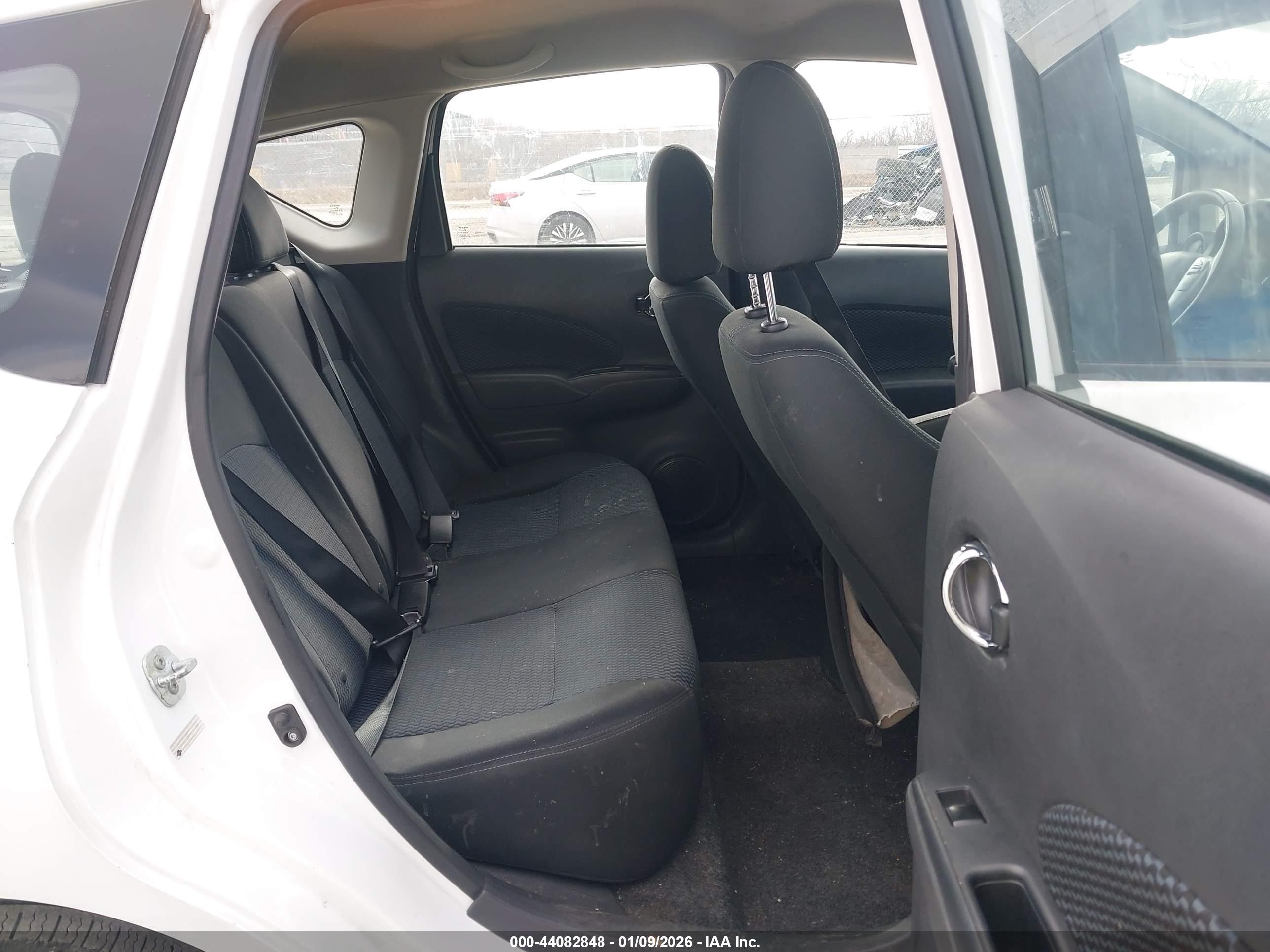 NISSAN VERSA image 8