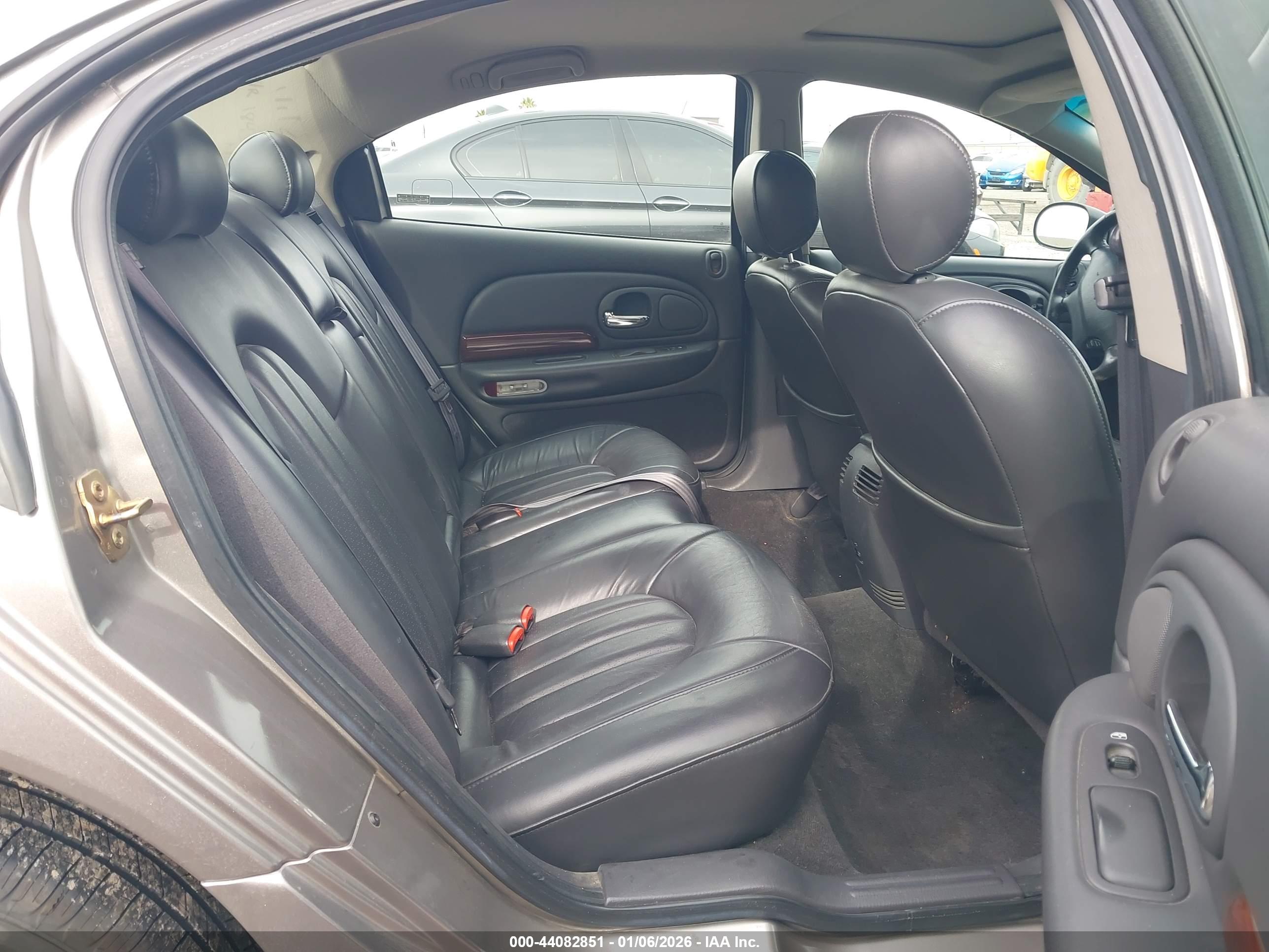 CHRYSLER 300M image 8