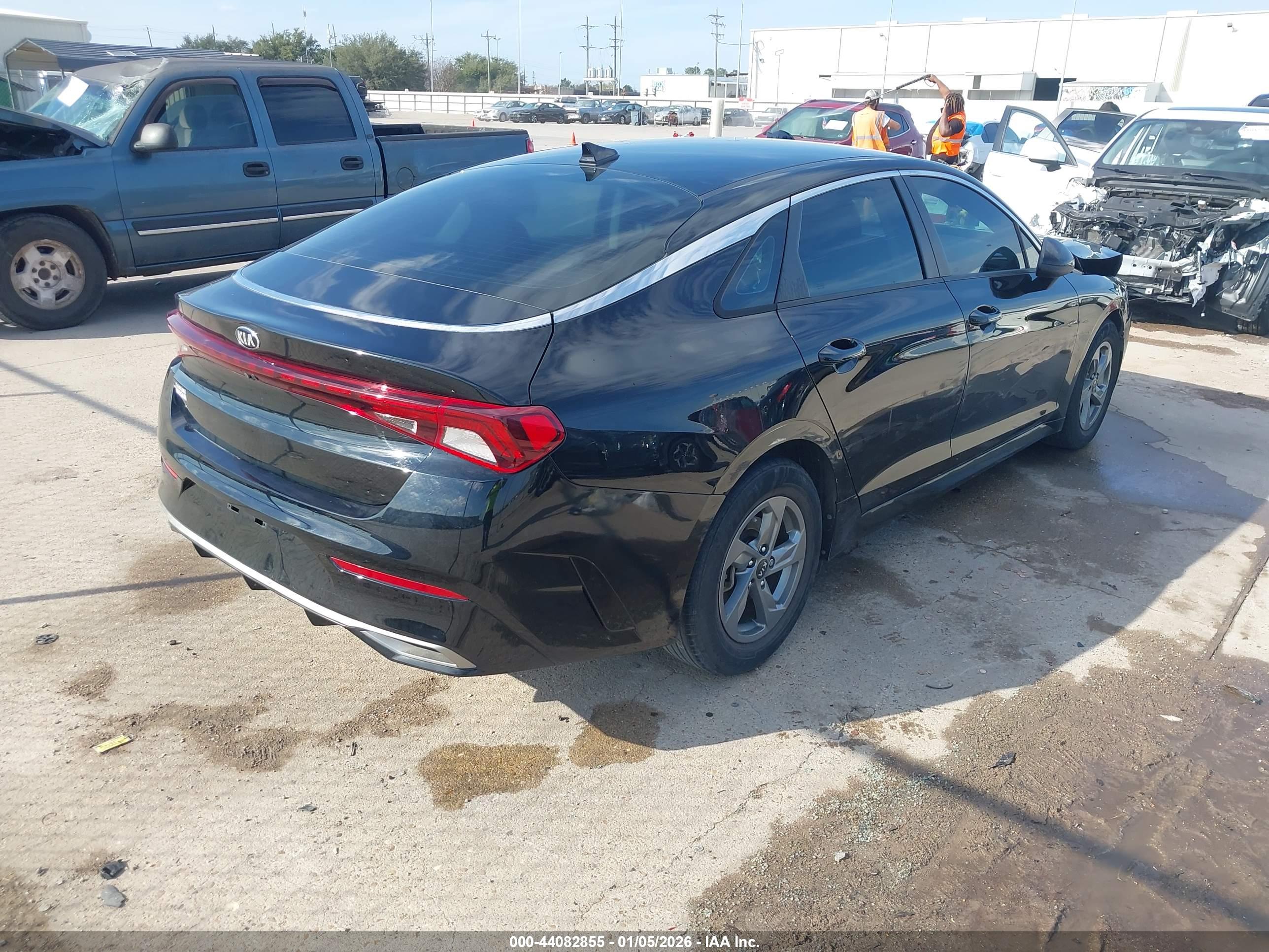 KIA K5 image 4