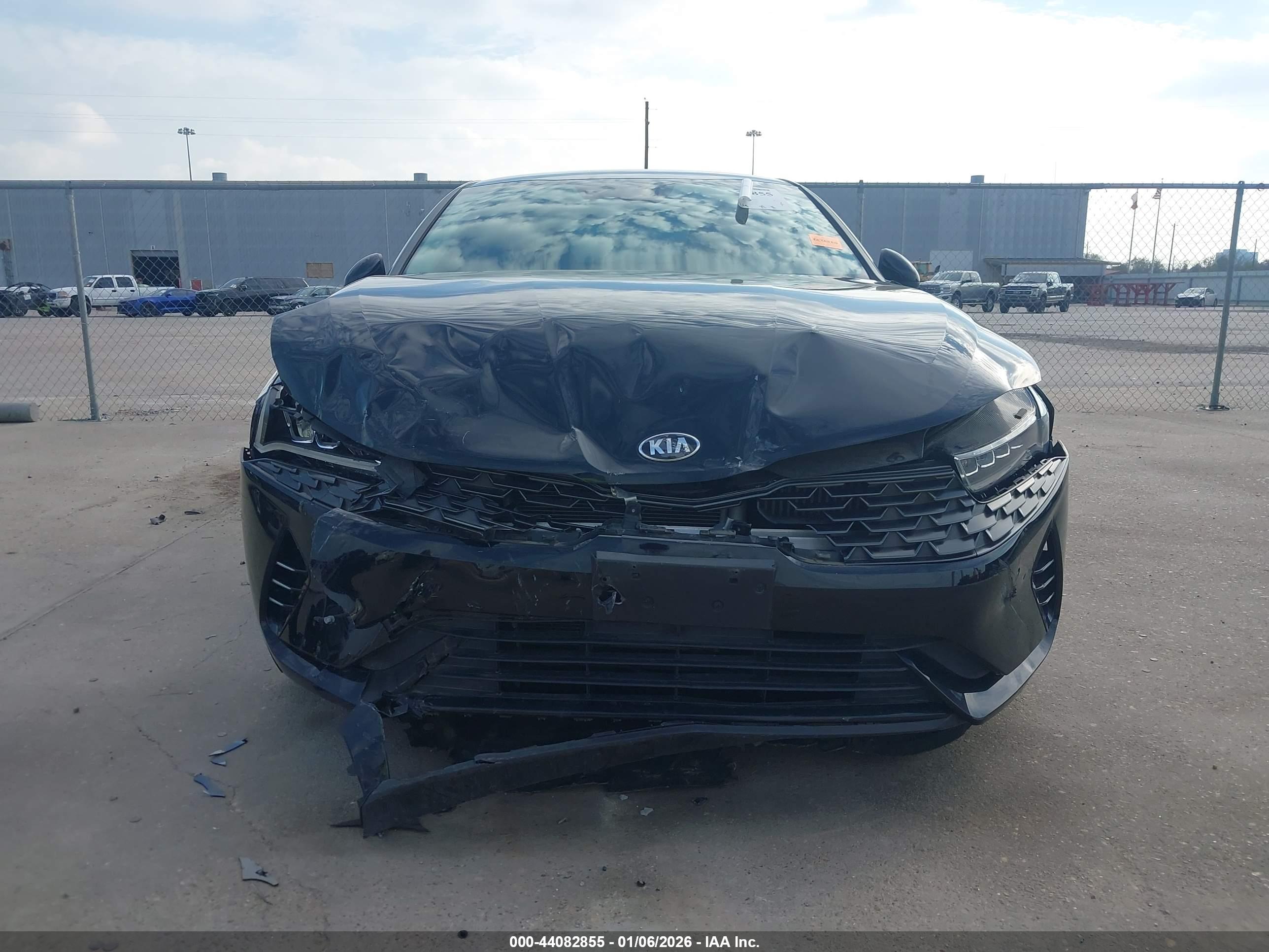 KIA K5 image 6