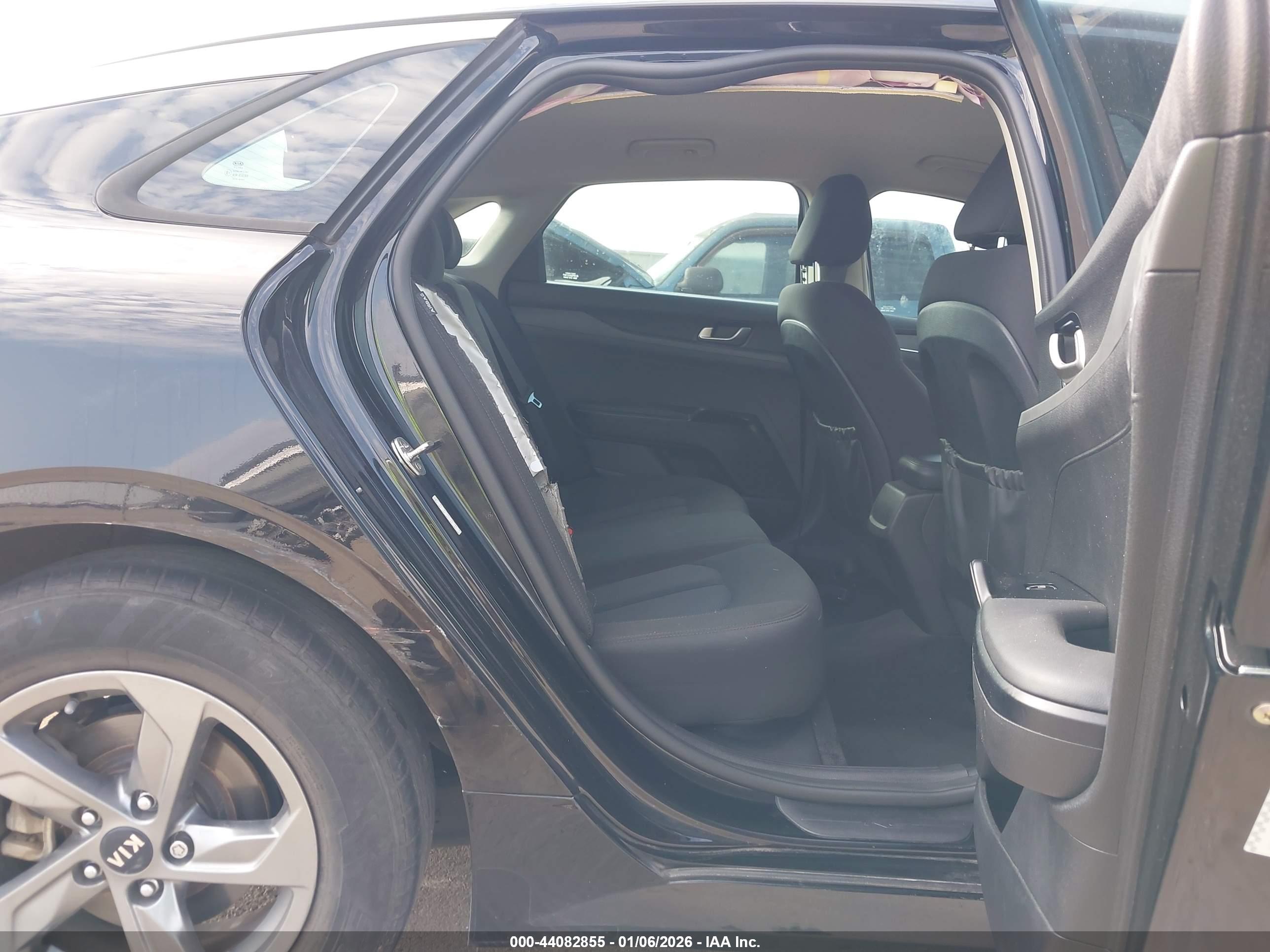 KIA K5 image 8