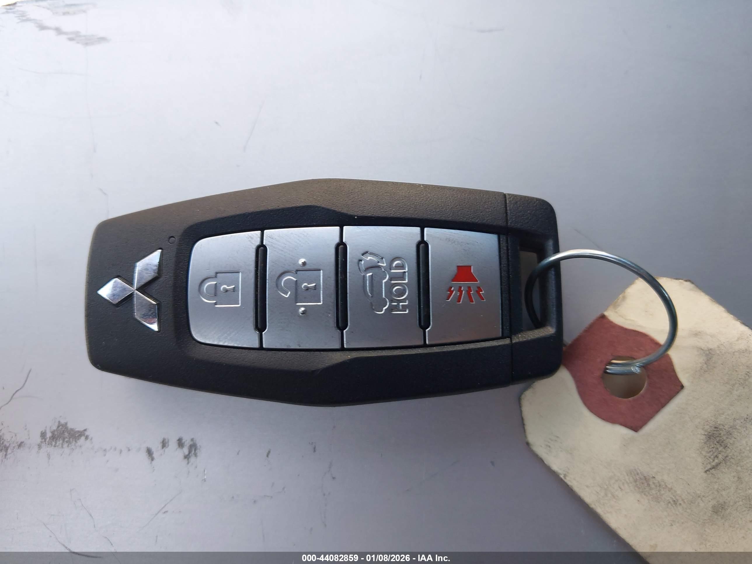 MITSUBISHI OUTLANDER image 11