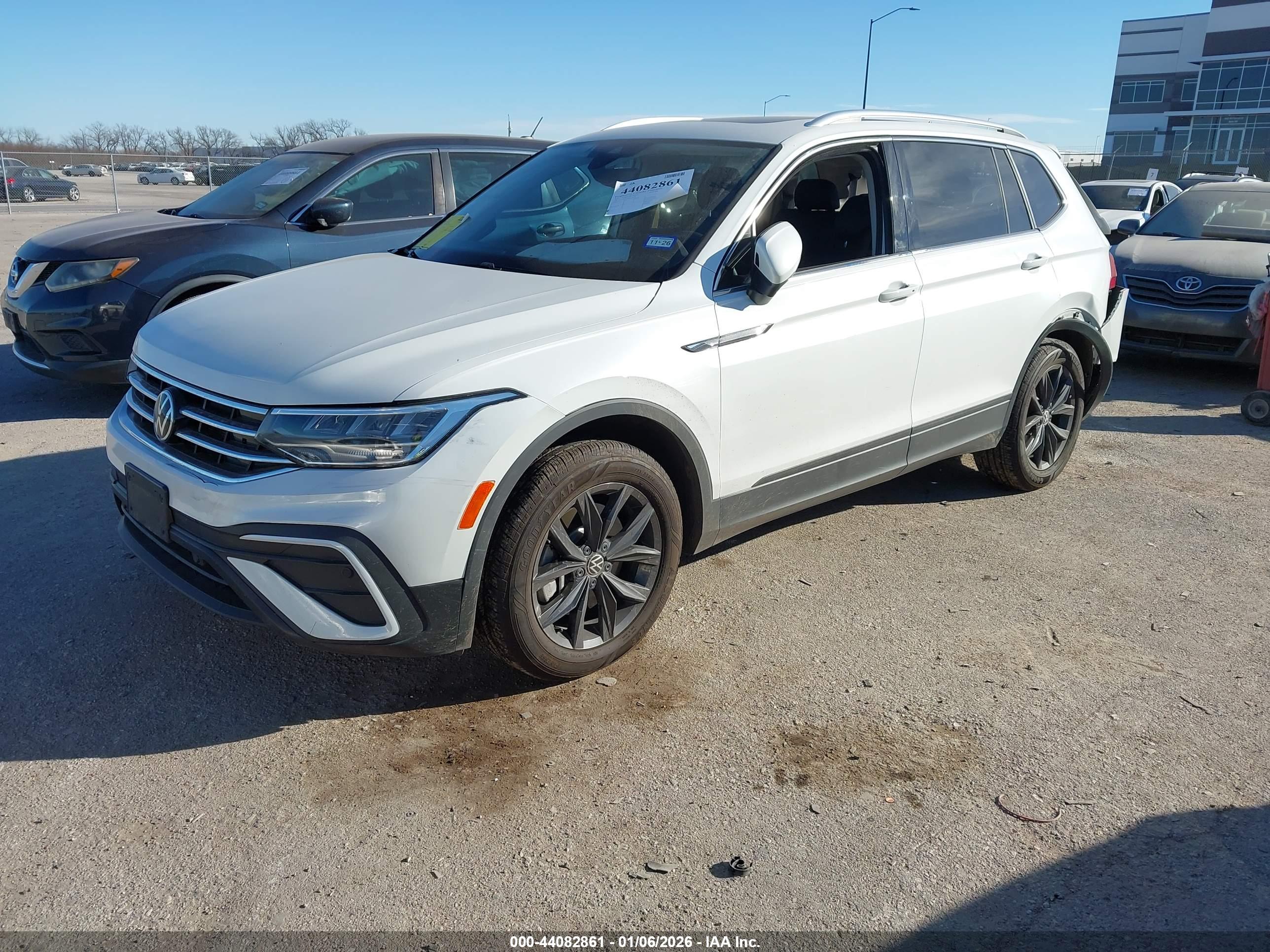 VOLKSWAGEN TIGUAN image 2