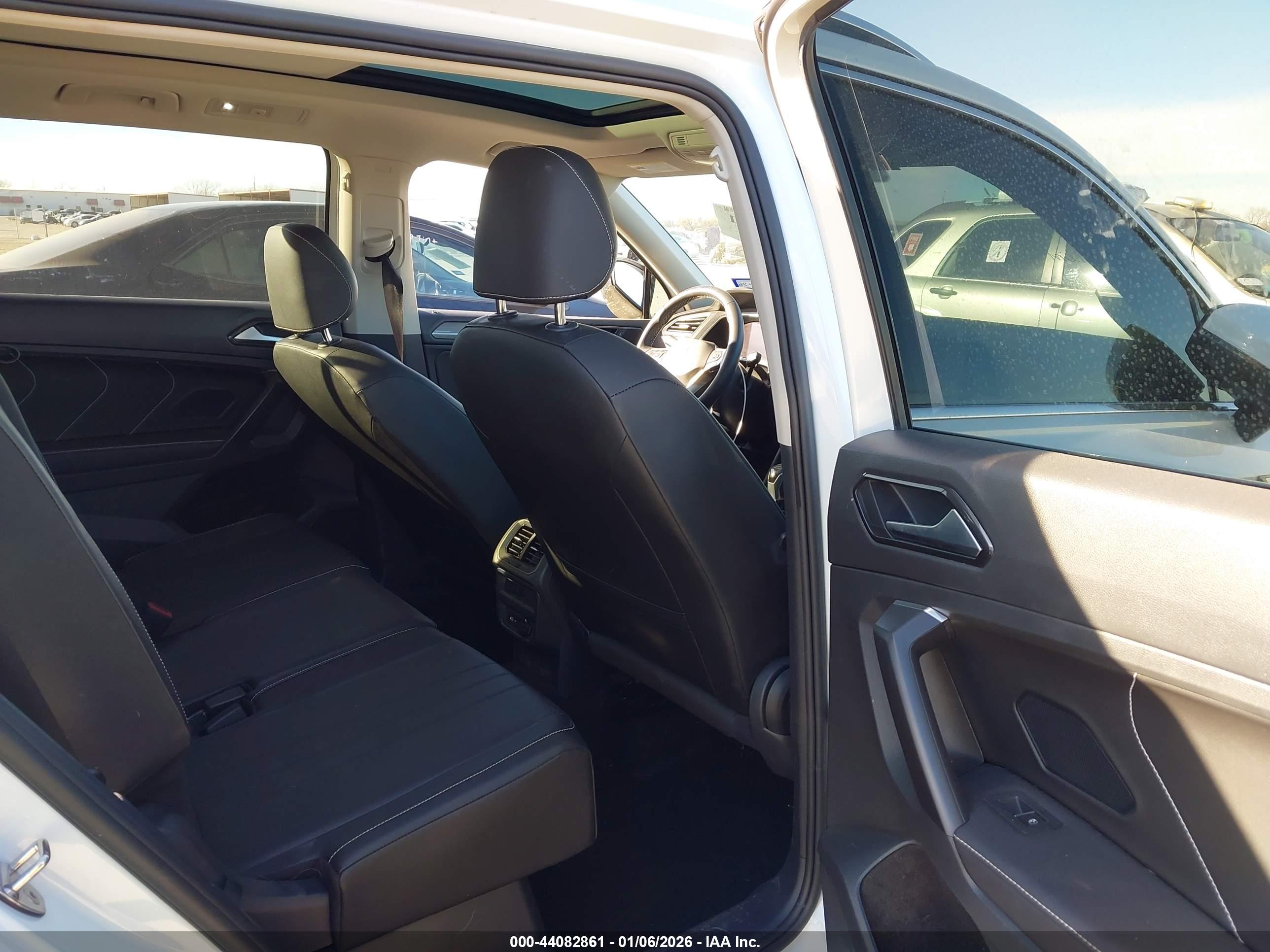 VOLKSWAGEN TIGUAN image 8