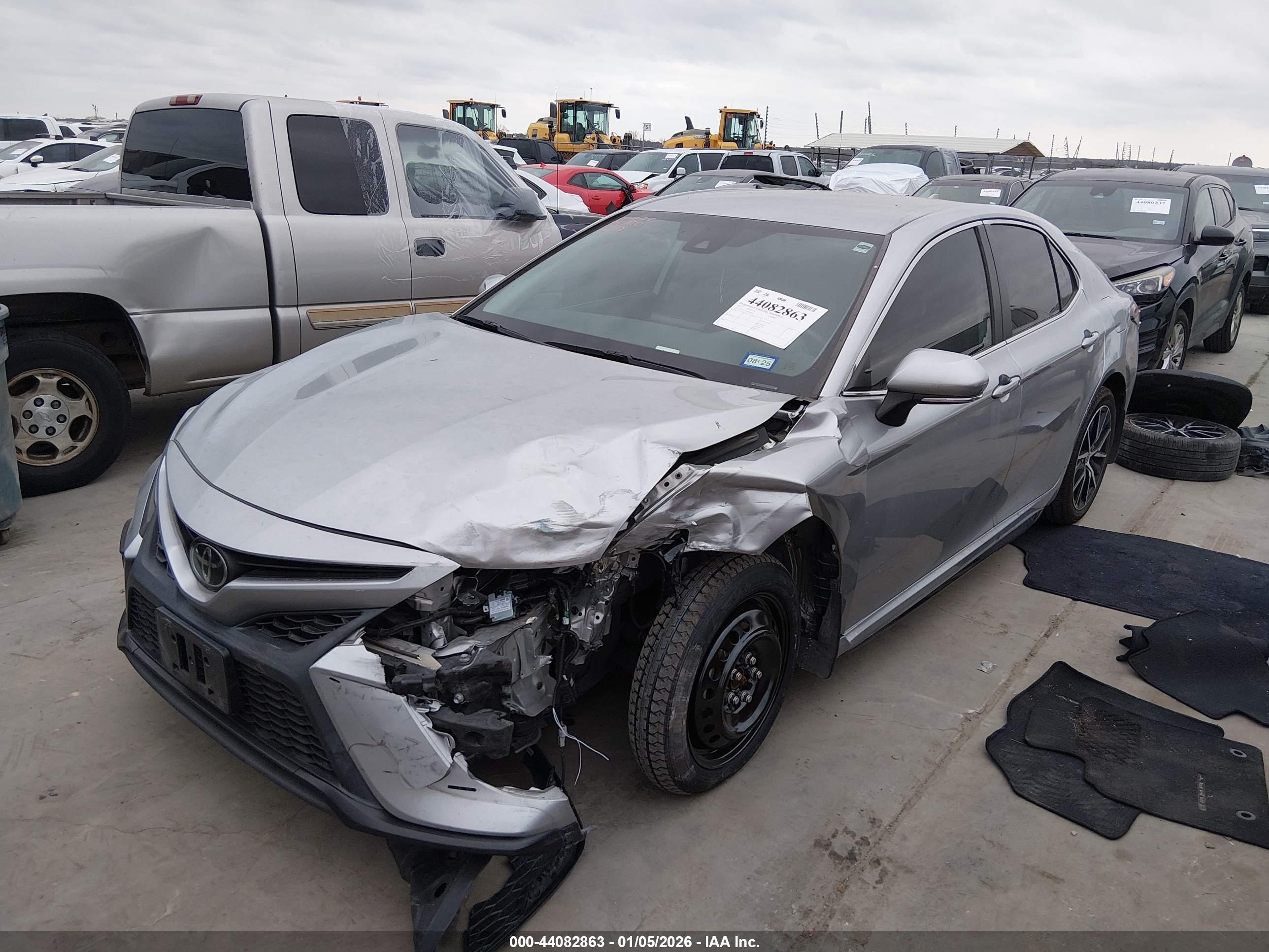 TOYOTA CAMRY image 2