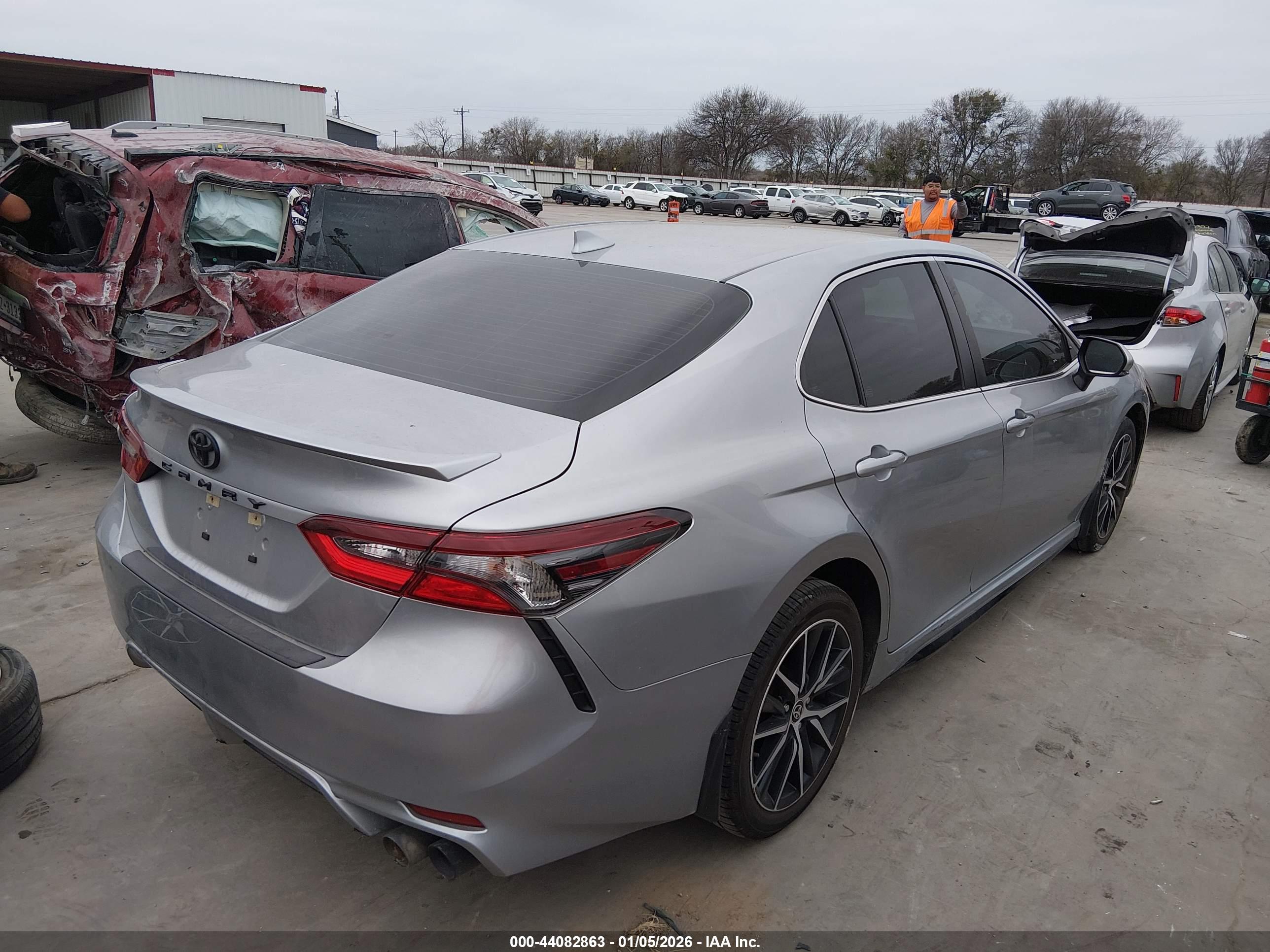 TOYOTA CAMRY image 4