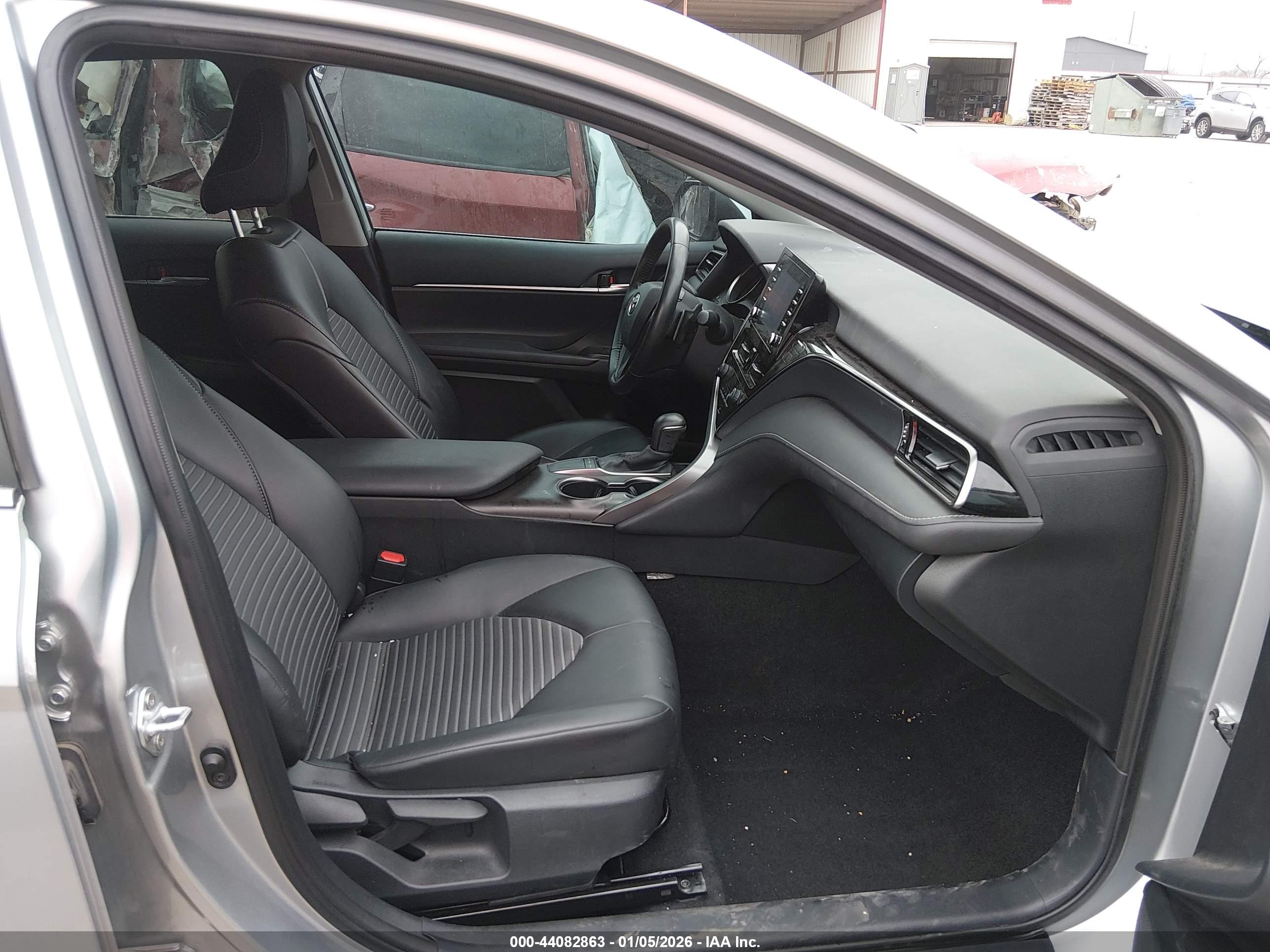 TOYOTA CAMRY image 5