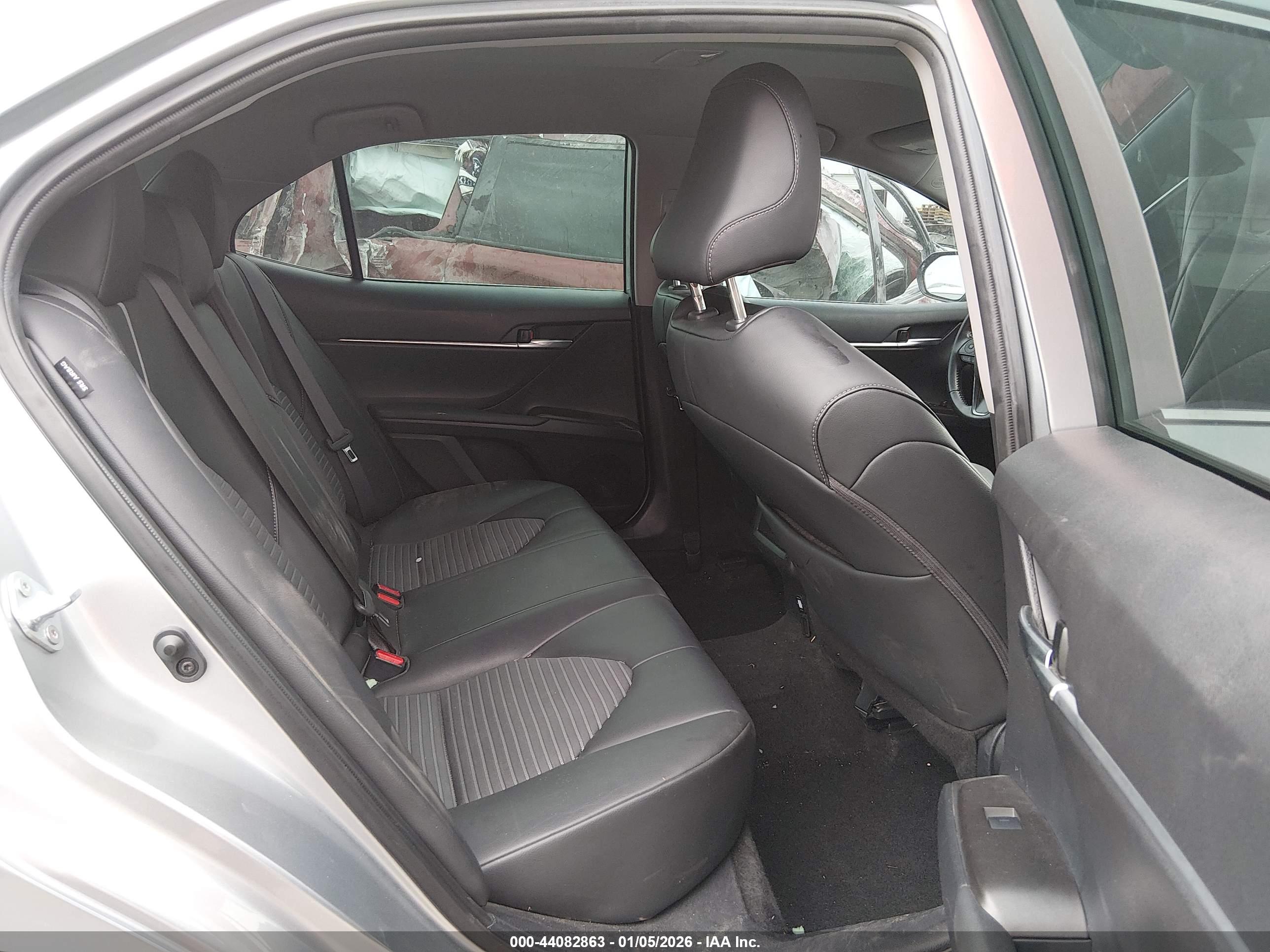 TOYOTA CAMRY image 8