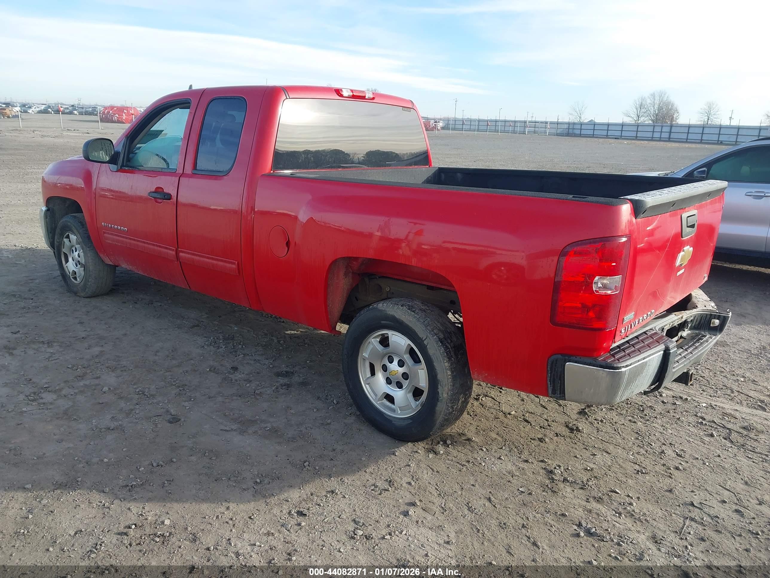 CHEVROLET SILVERADO image 3