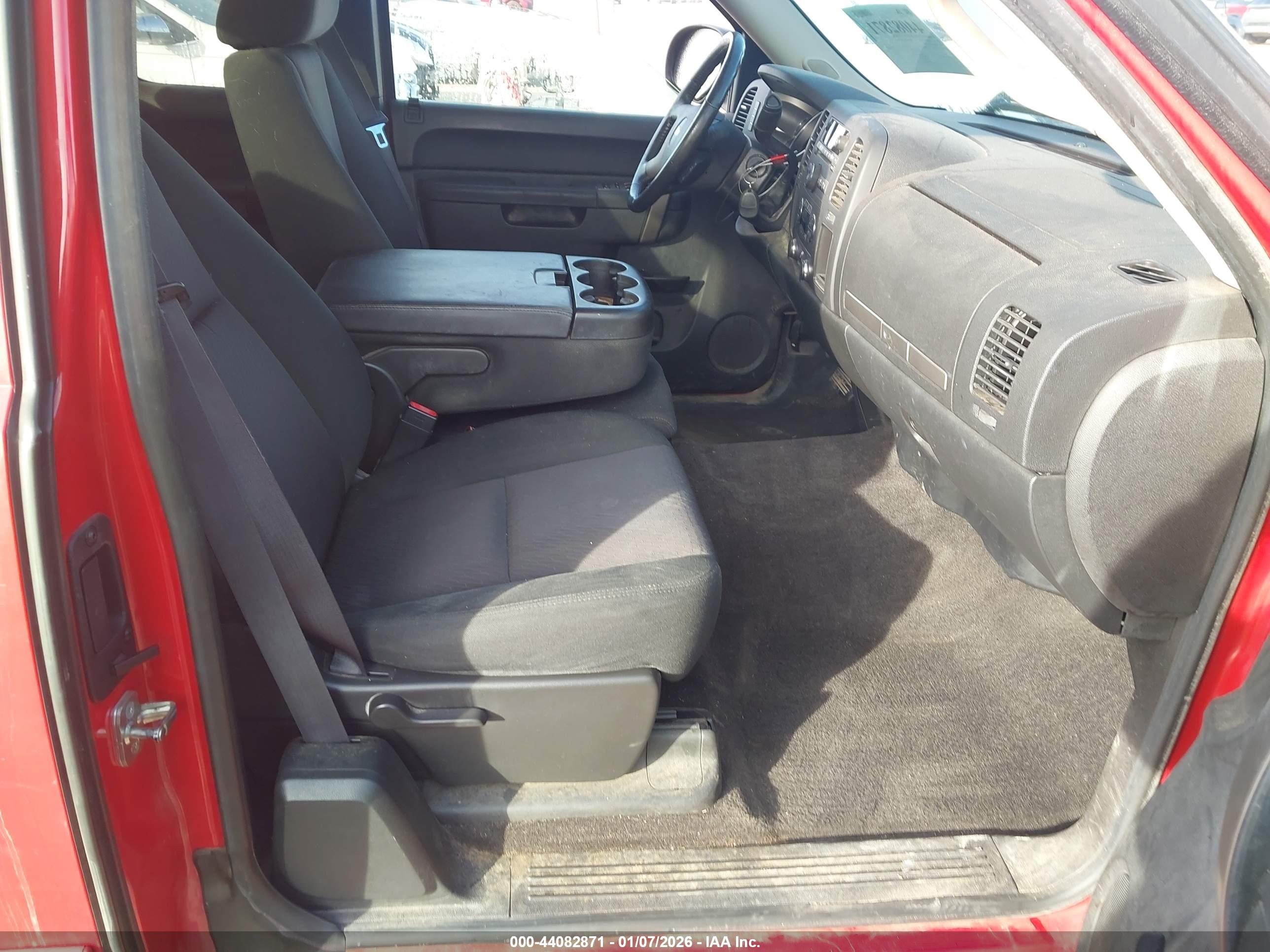 CHEVROLET SILVERADO image 5