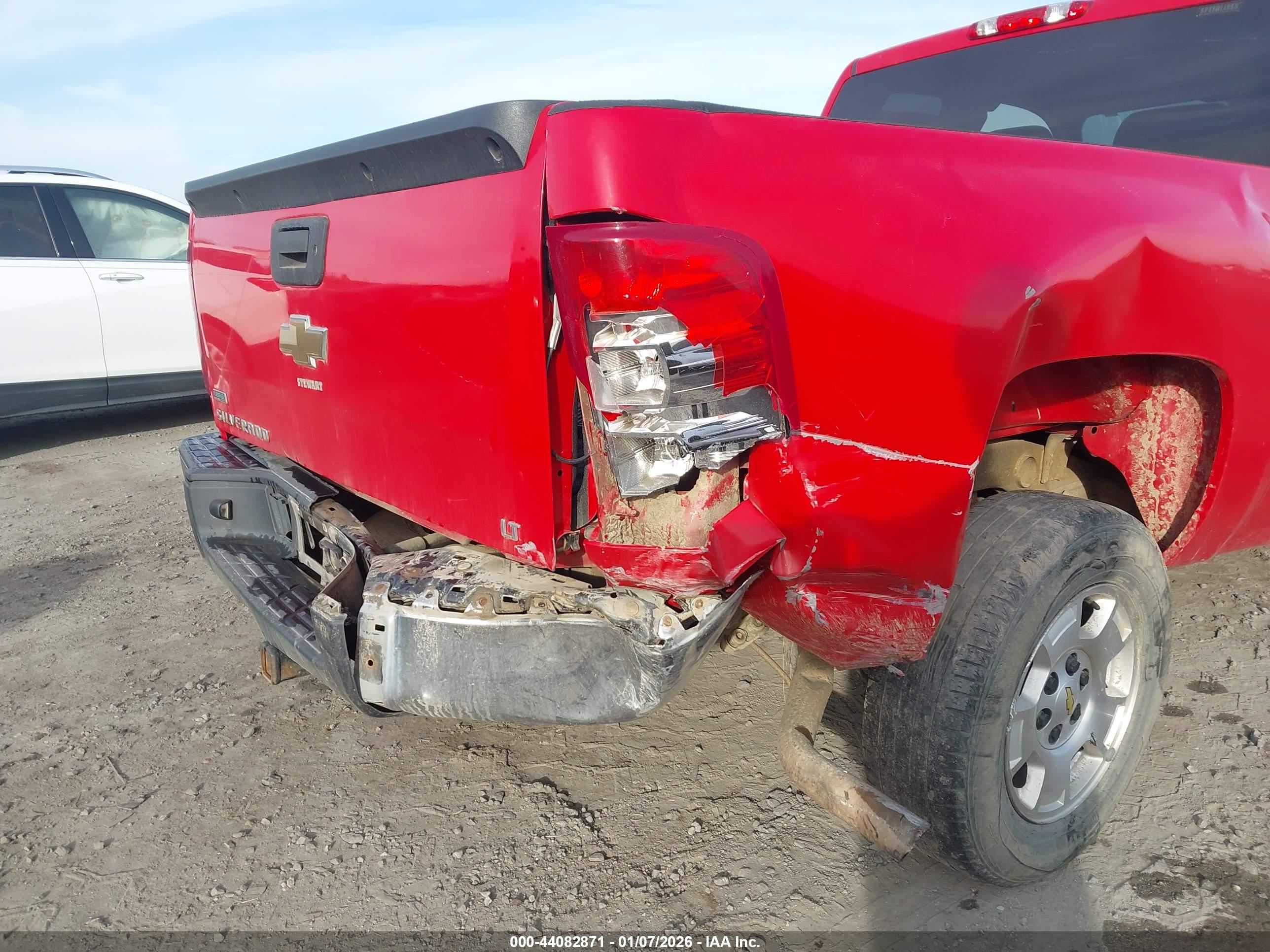 CHEVROLET SILVERADO image 6