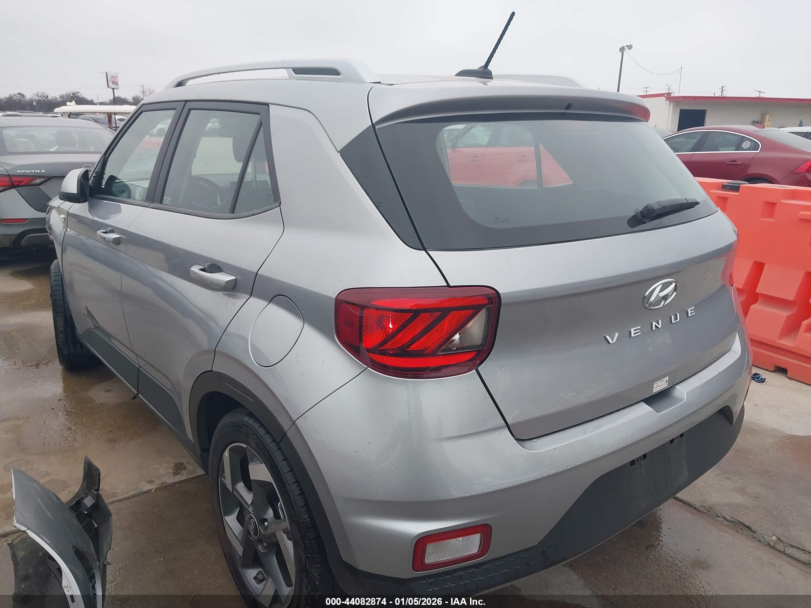 HYUNDAI VENUE image 3