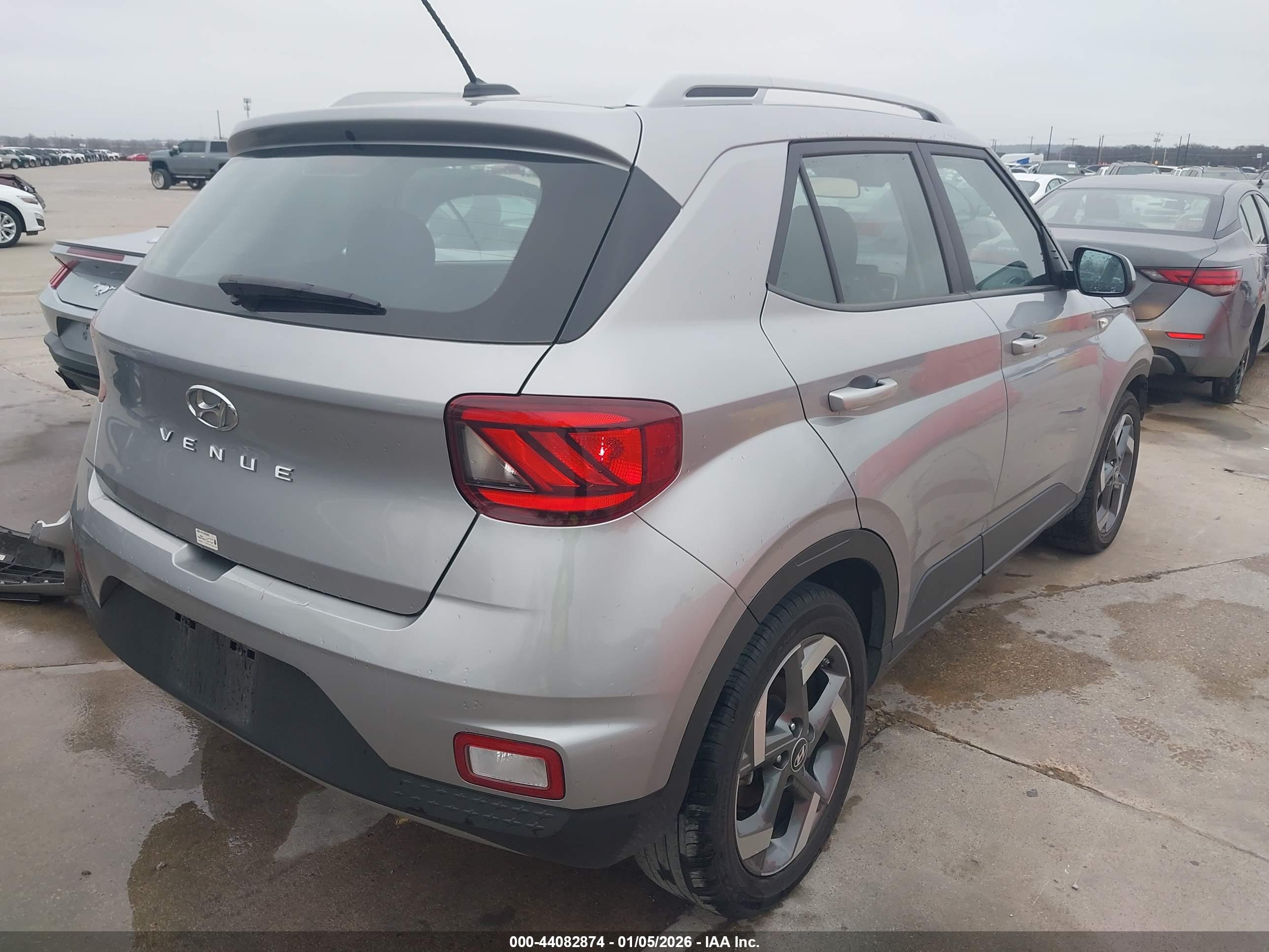 HYUNDAI VENUE image 4