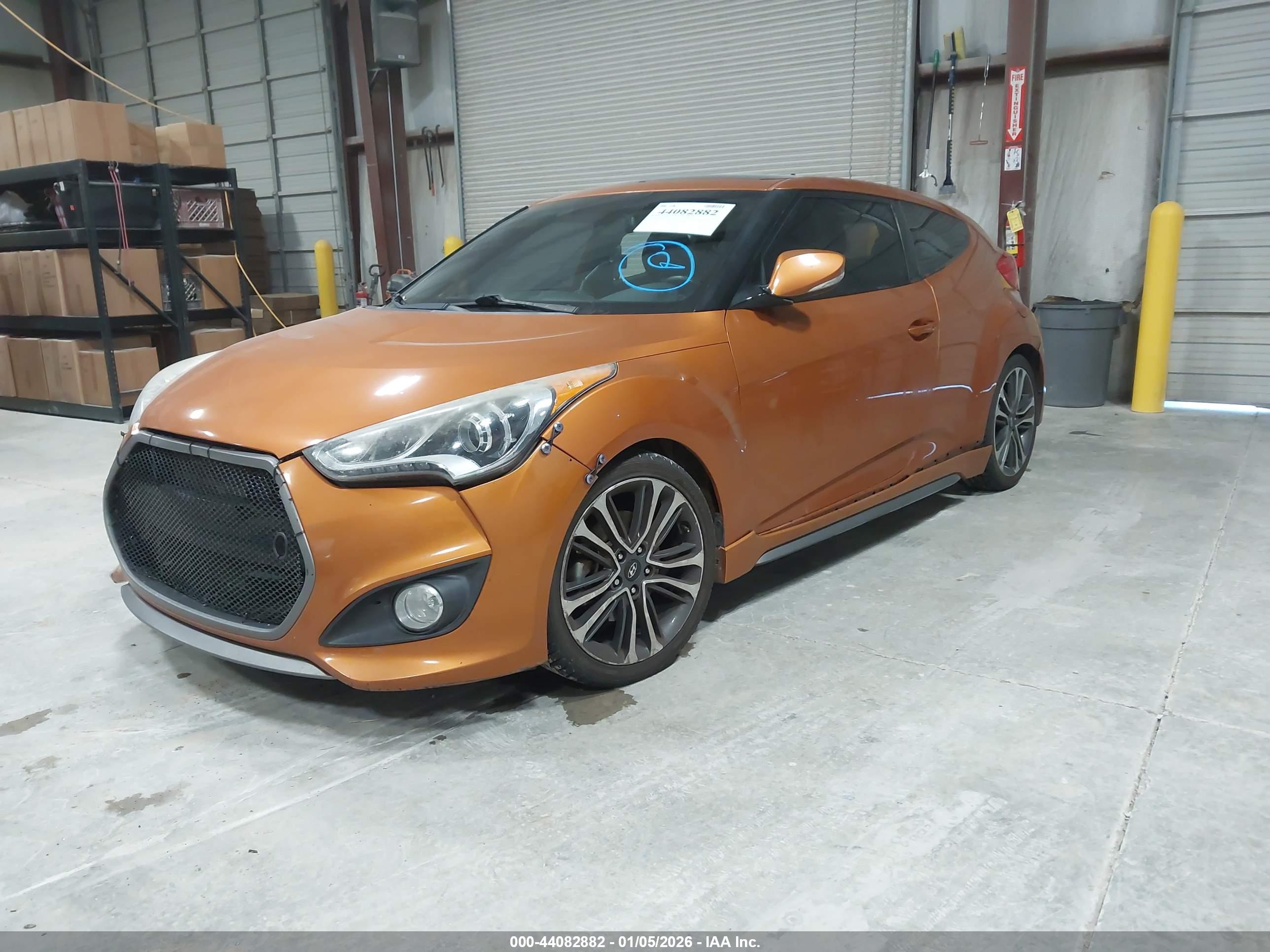 HYUNDAI VELOSTER image 2