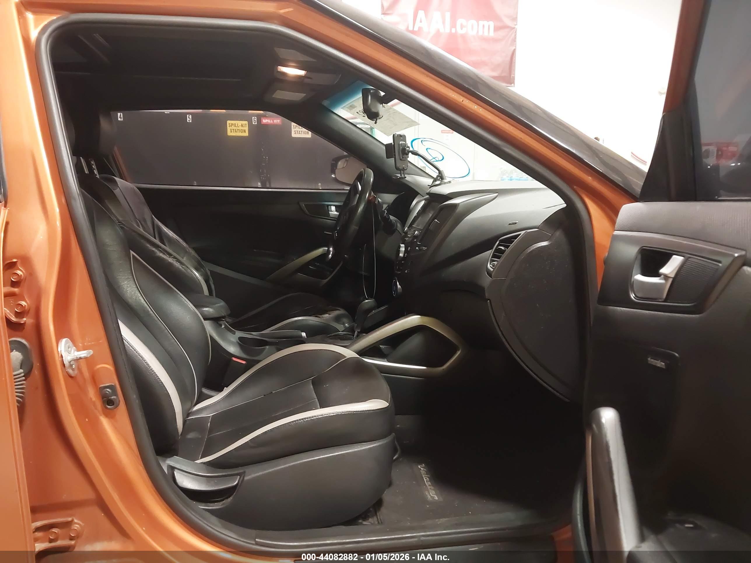 HYUNDAI VELOSTER image 5