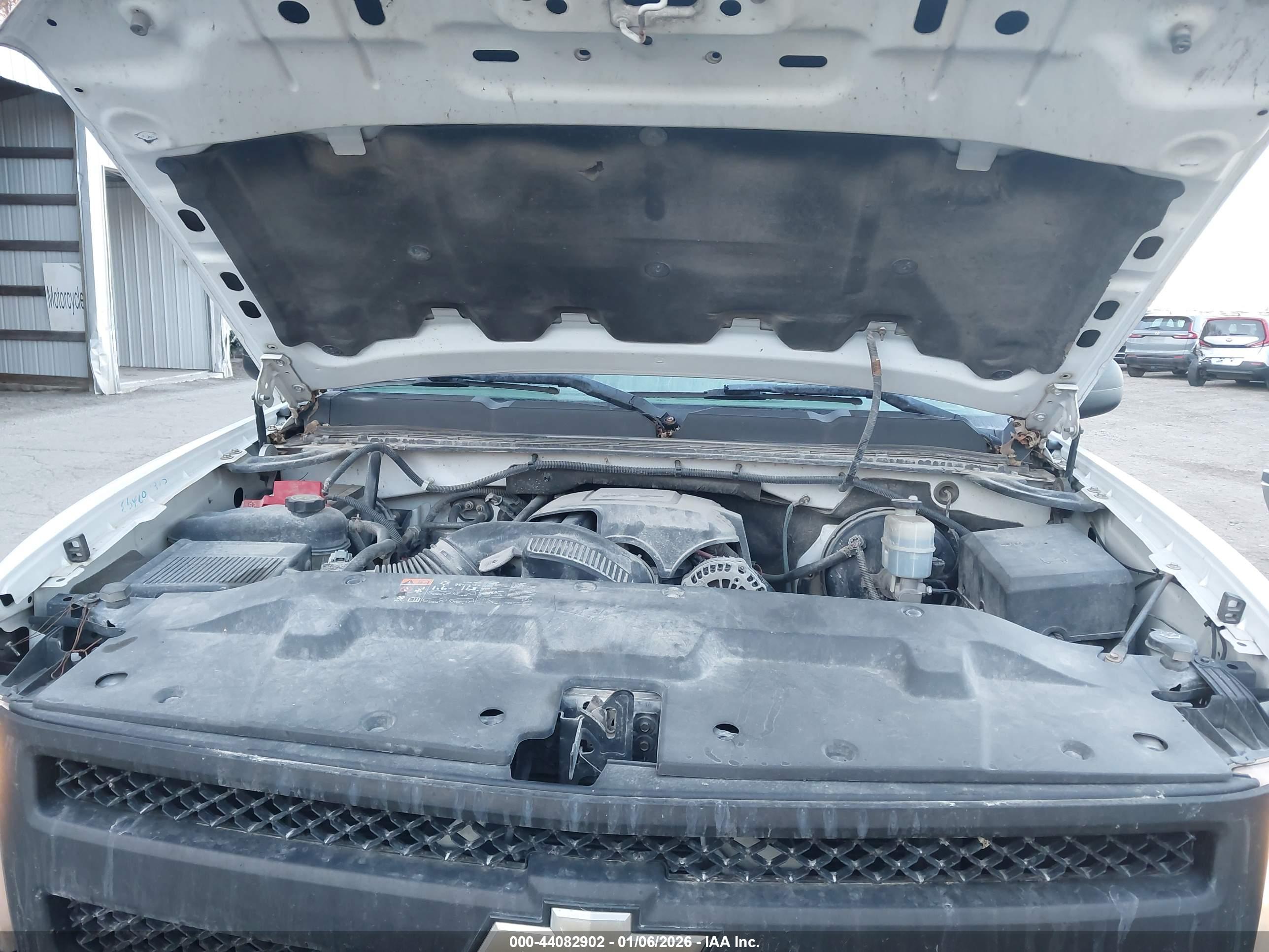 CHEVROLET SILVERADO image 10