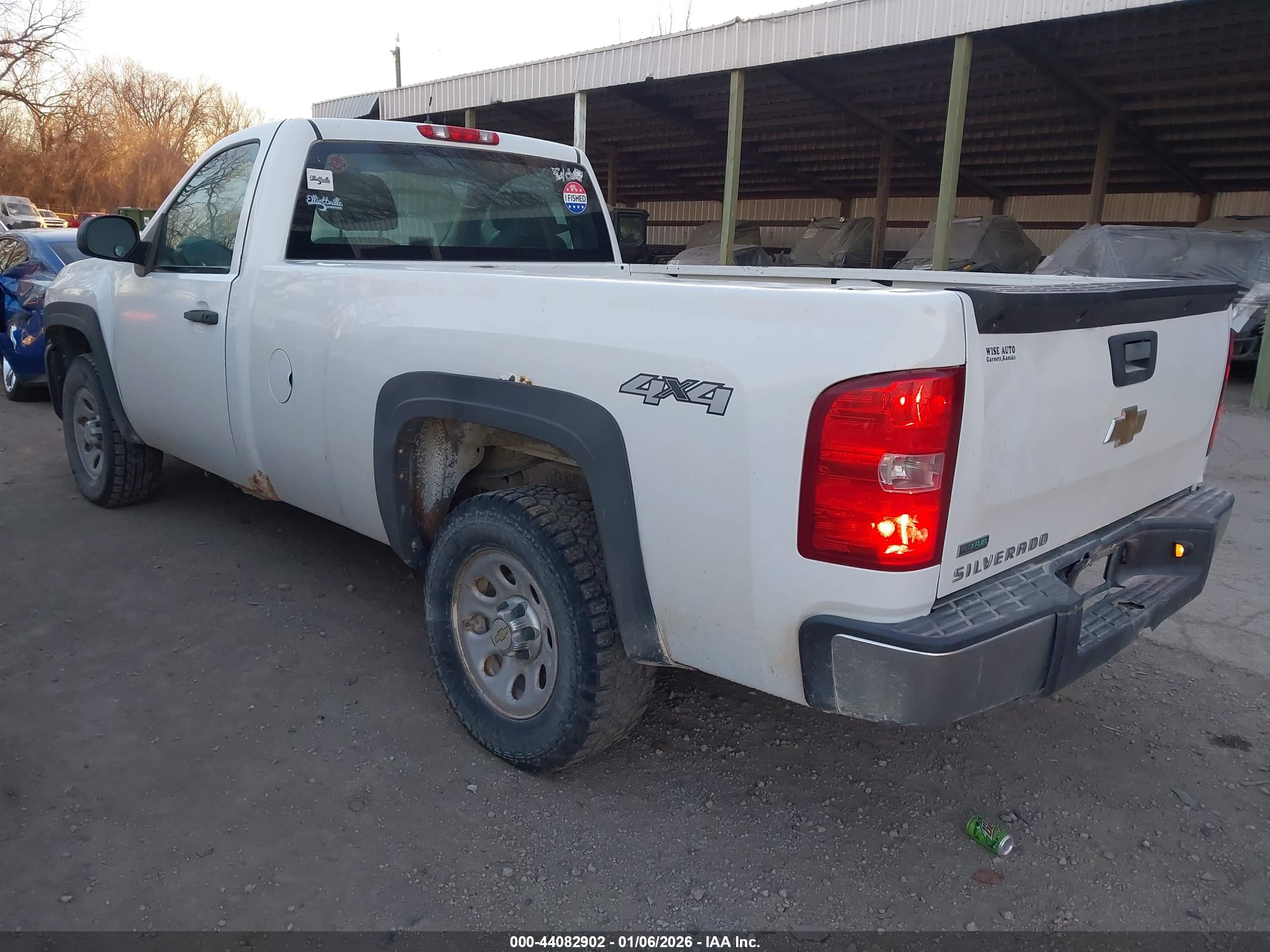 CHEVROLET SILVERADO image 3