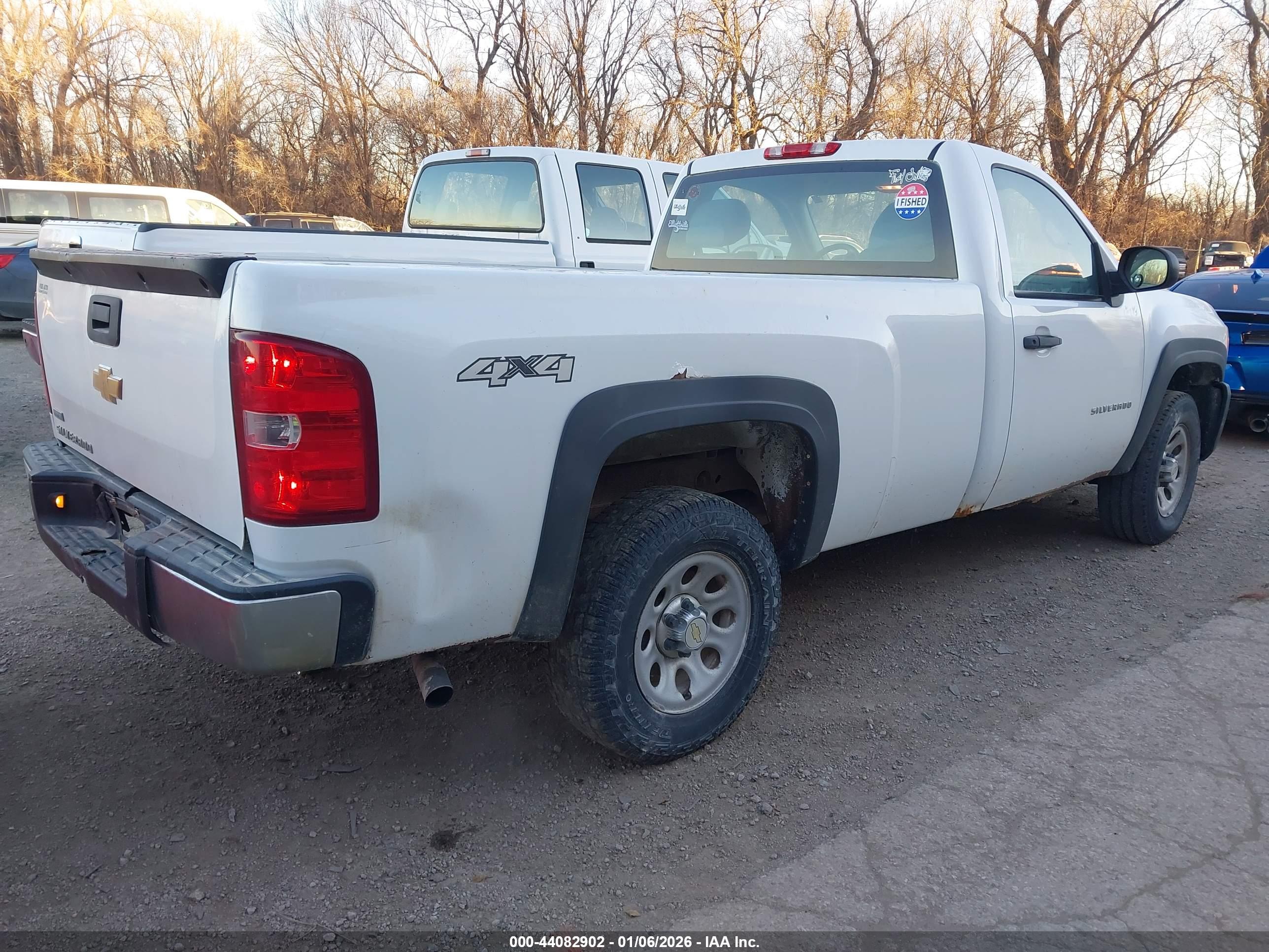 CHEVROLET SILVERADO image 4