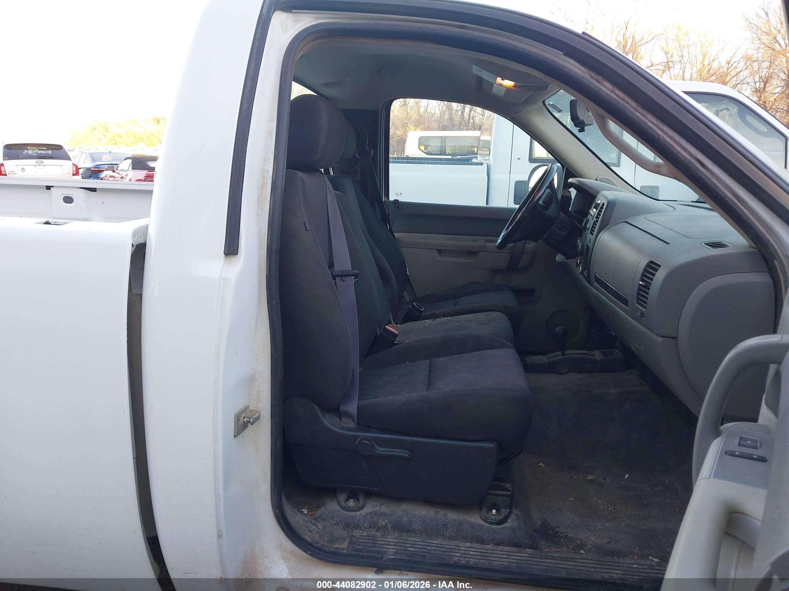 CHEVROLET SILVERADO image 5