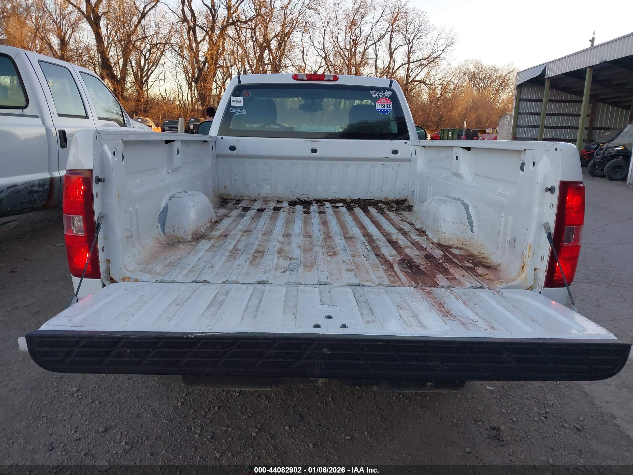CHEVROLET SILVERADO image 8