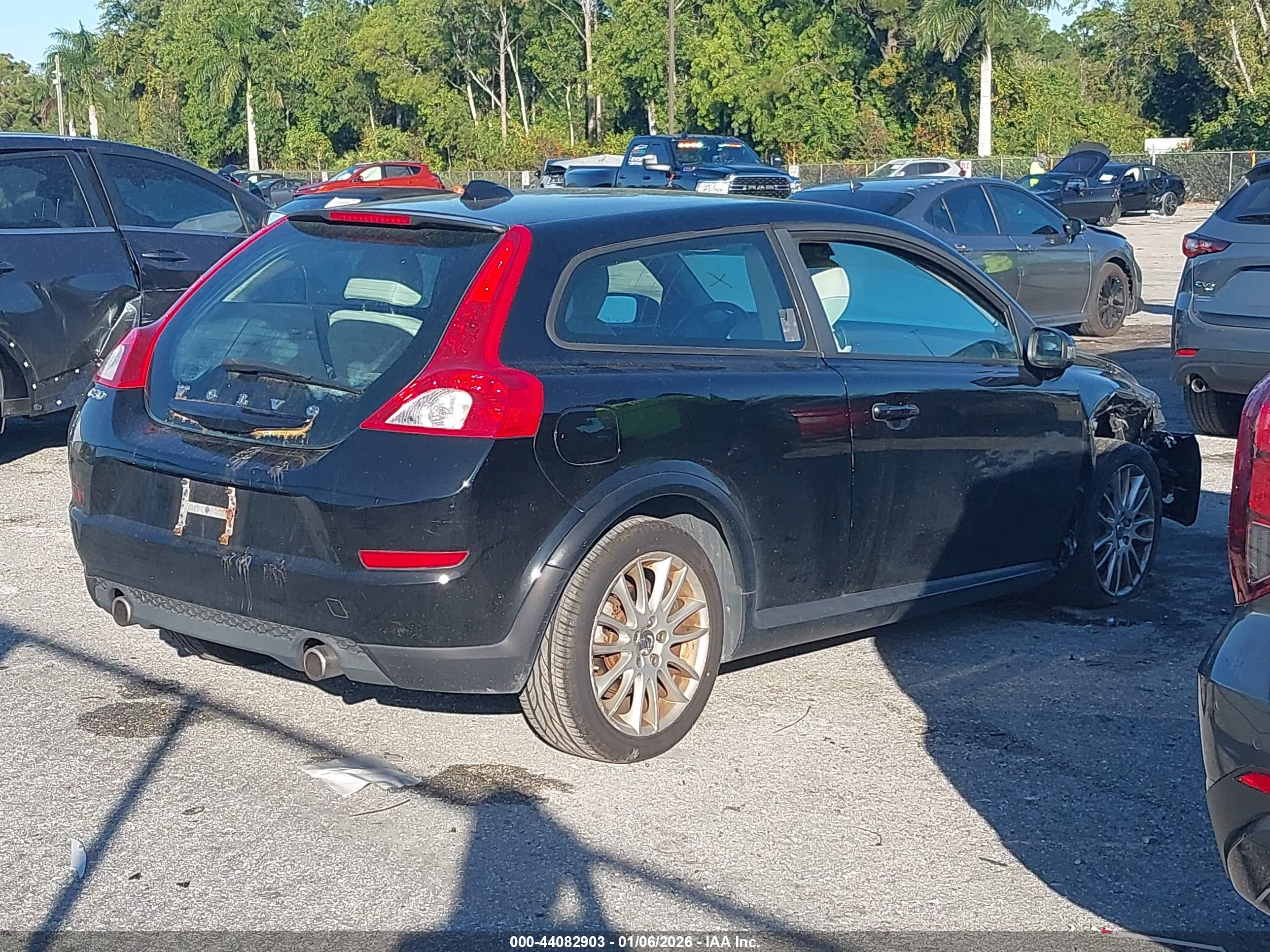 VOLVO C30 image 4