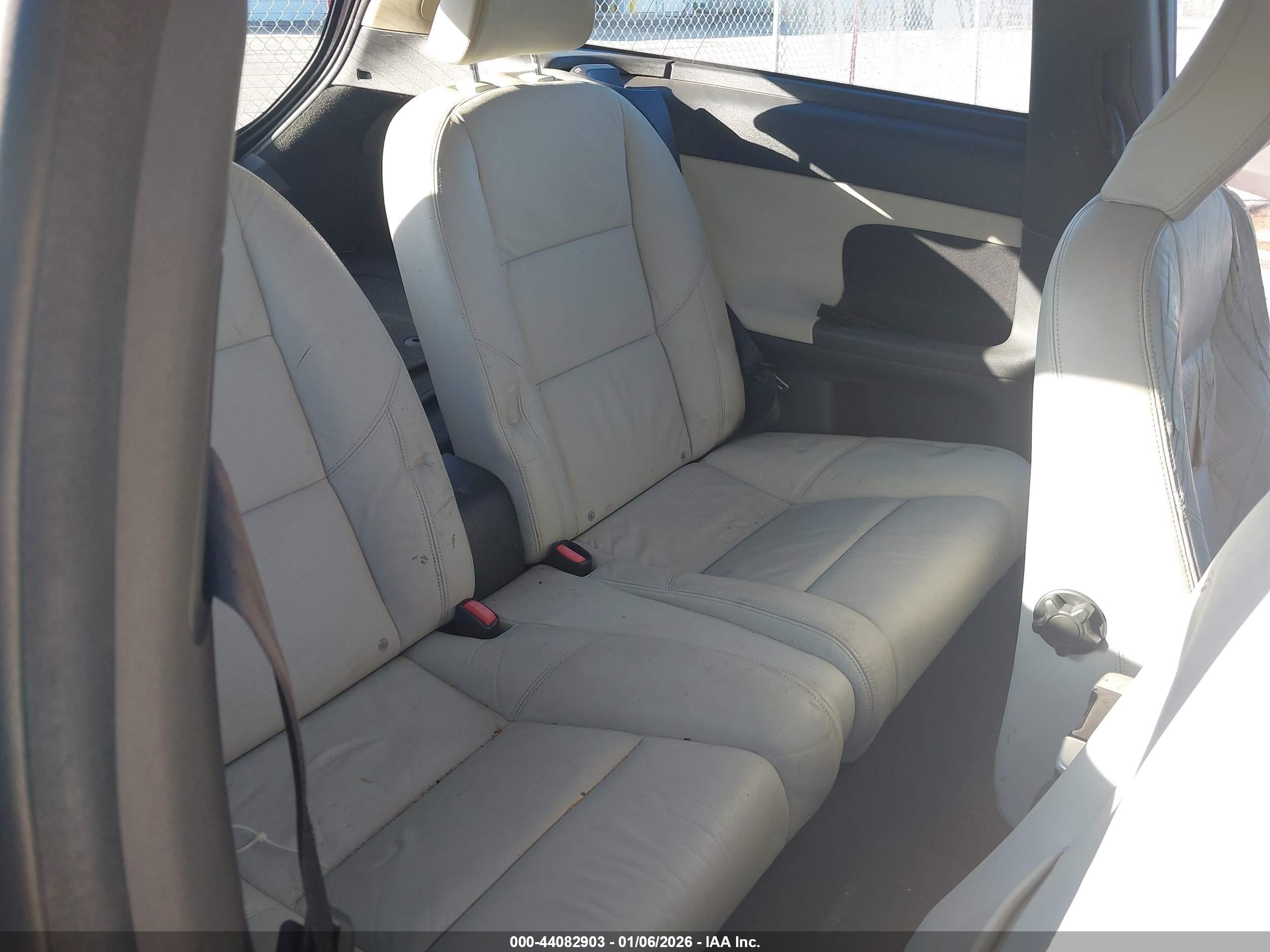 VOLVO C30 image 8